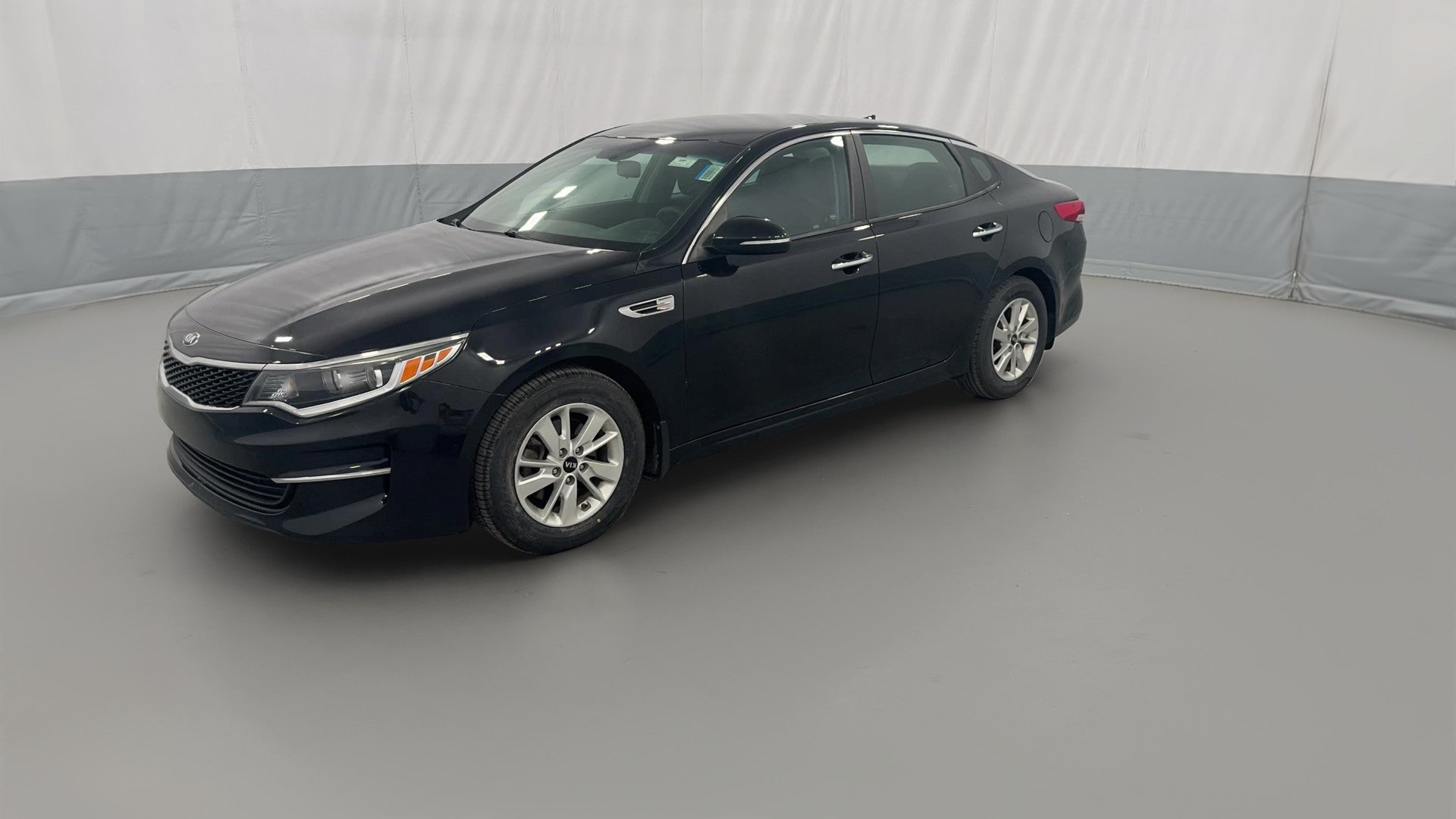 2018 Kia Optima vehicle photo