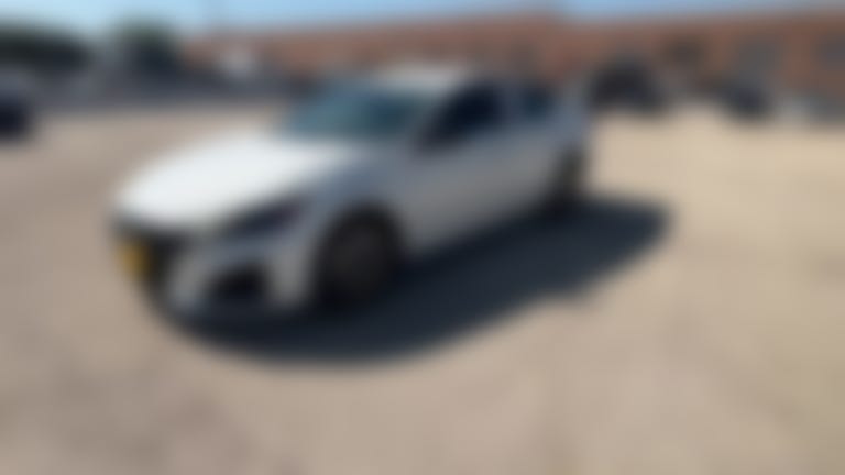 2025 Nissan Altima vehicle photo