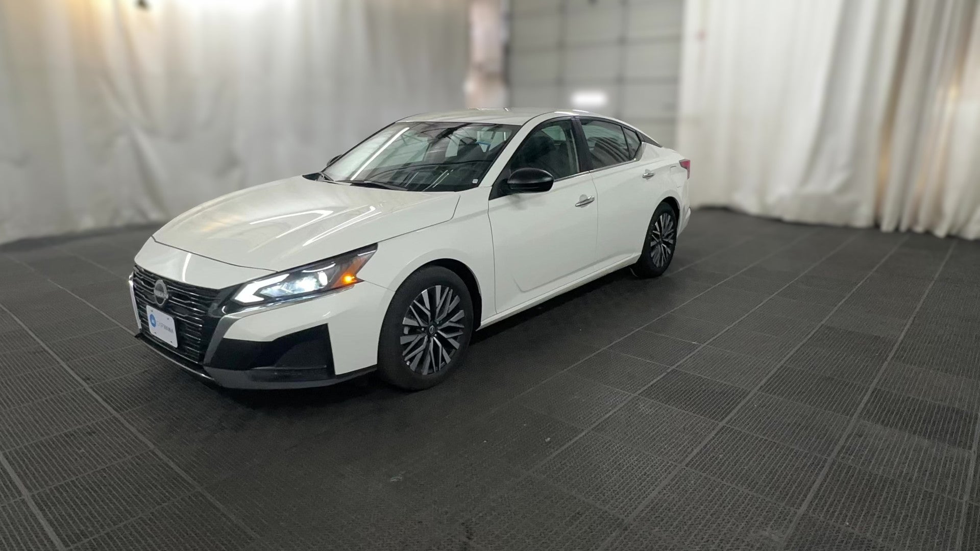 2025 Nissan Altima vehicle photo