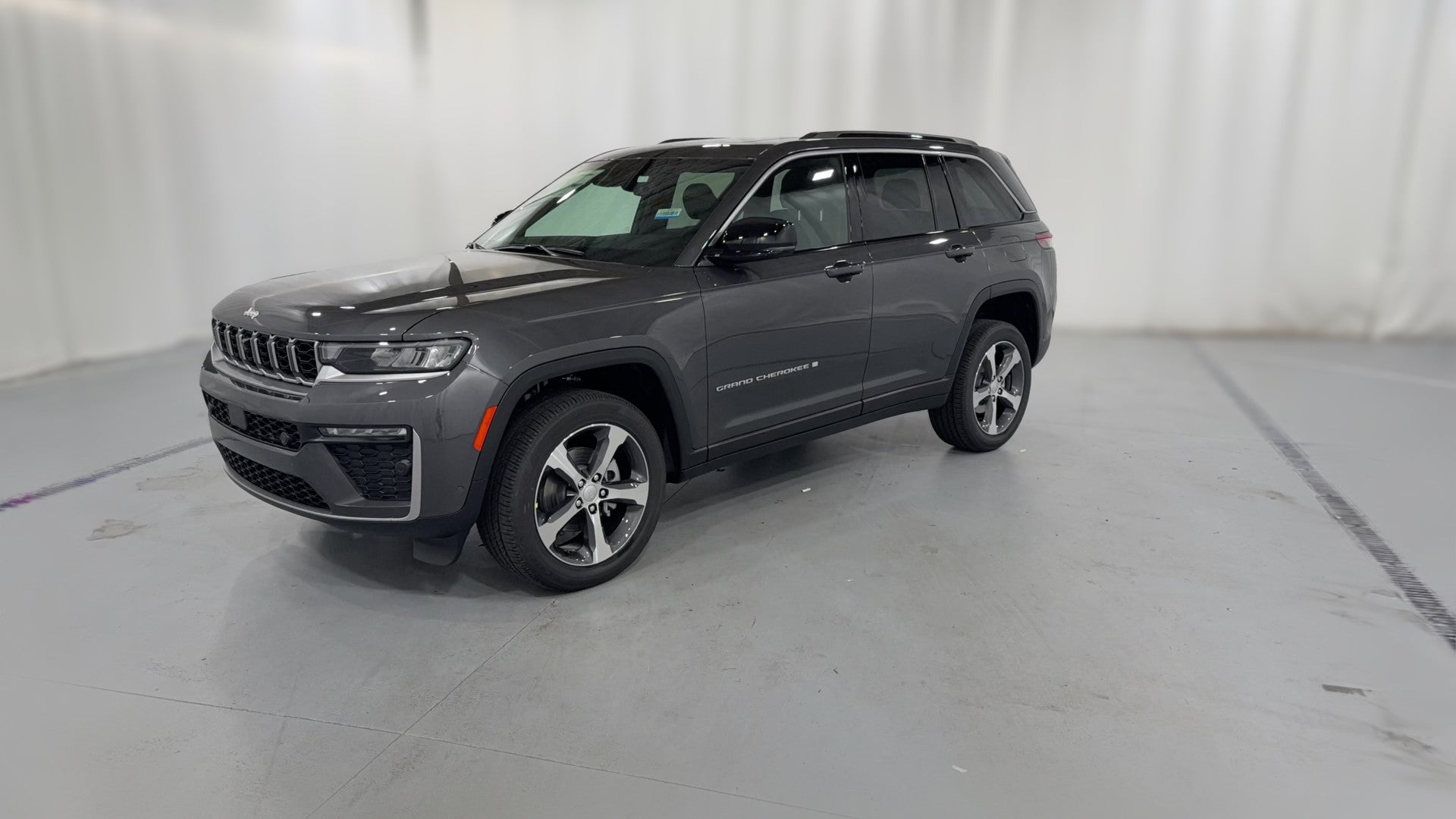 2026 Jeep Grand Cherokee vehicle photo