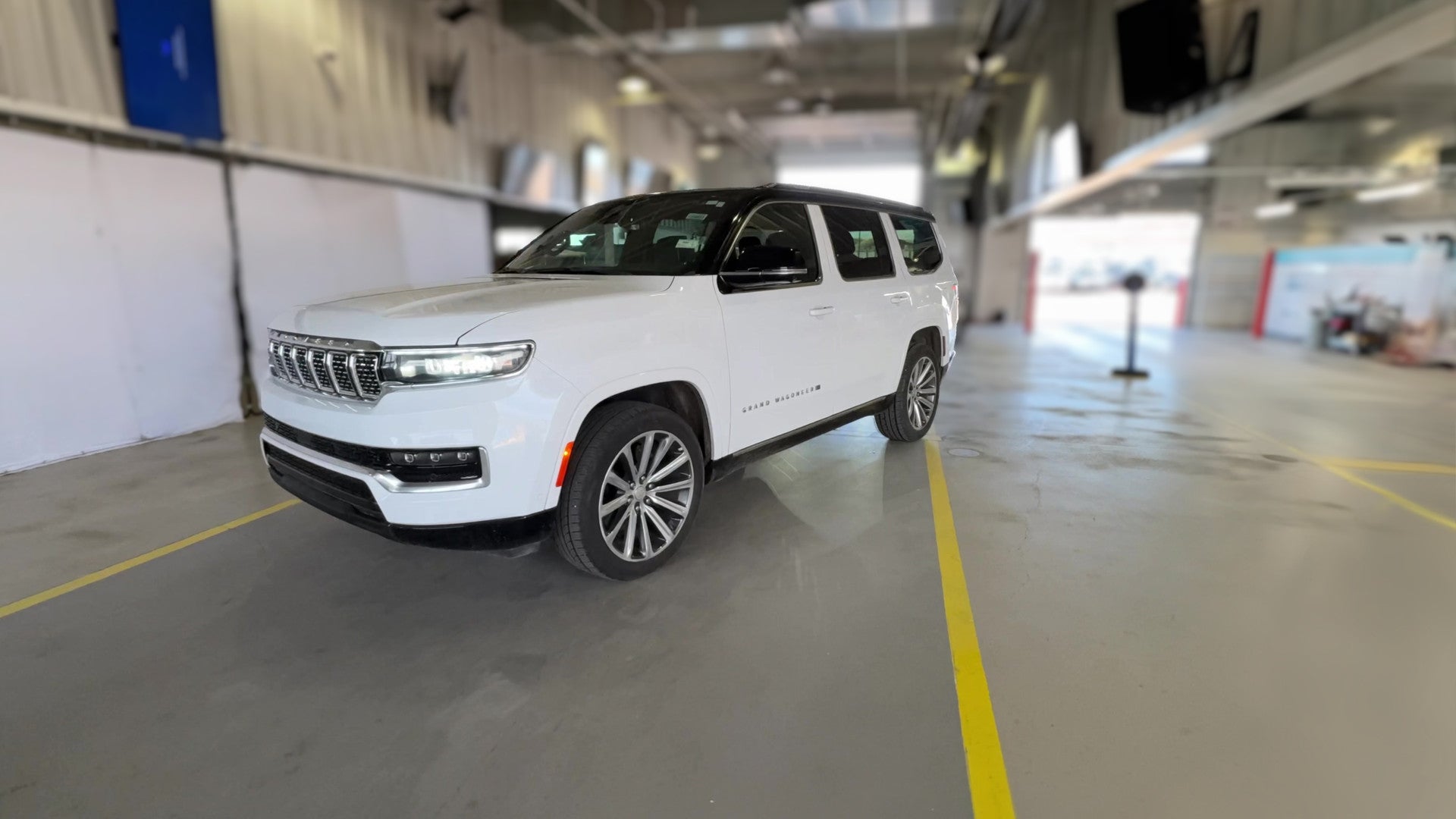2023 Jeep Grand Wagoneer vehicle photo