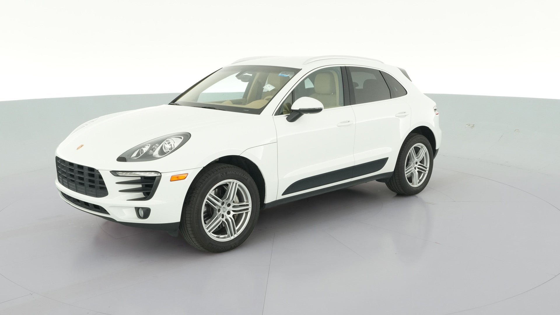 2016 Porsche Macan vehicle photo