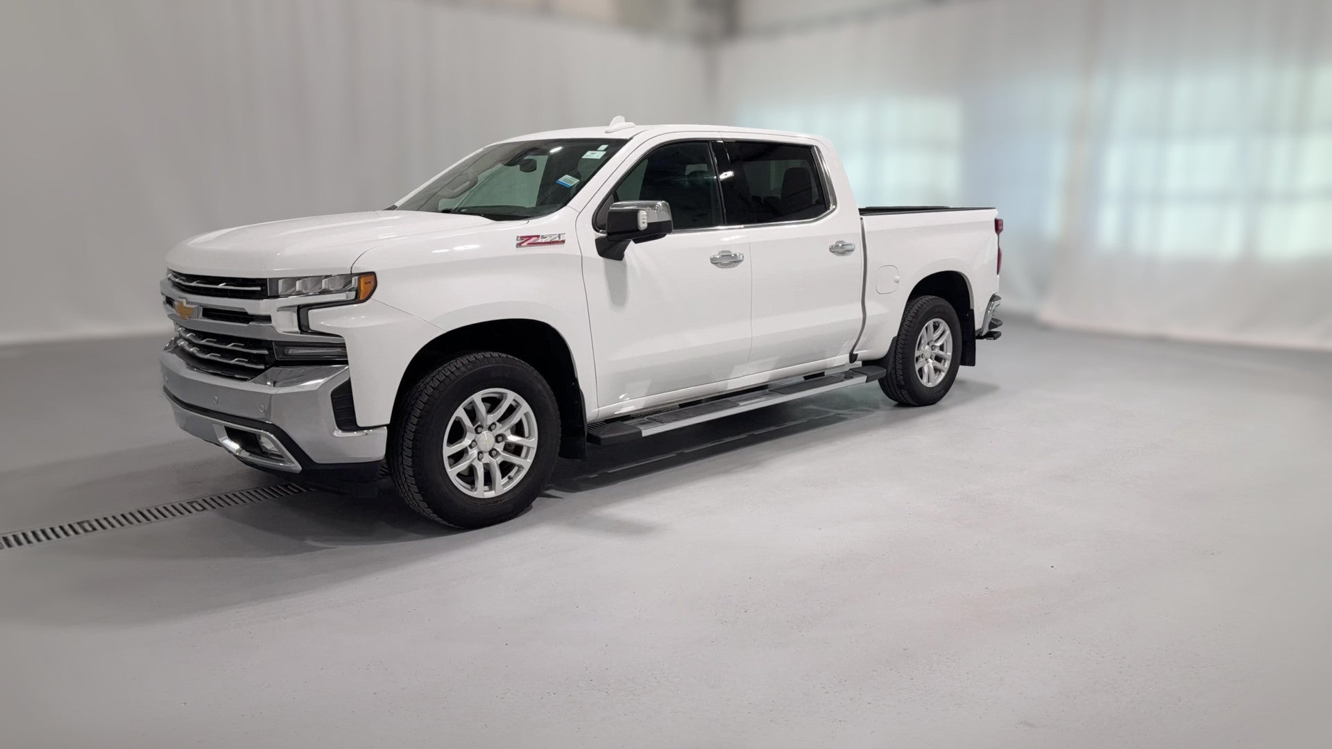 2021 Chevrolet Silverado 1500 Crew Cab vehicle photo