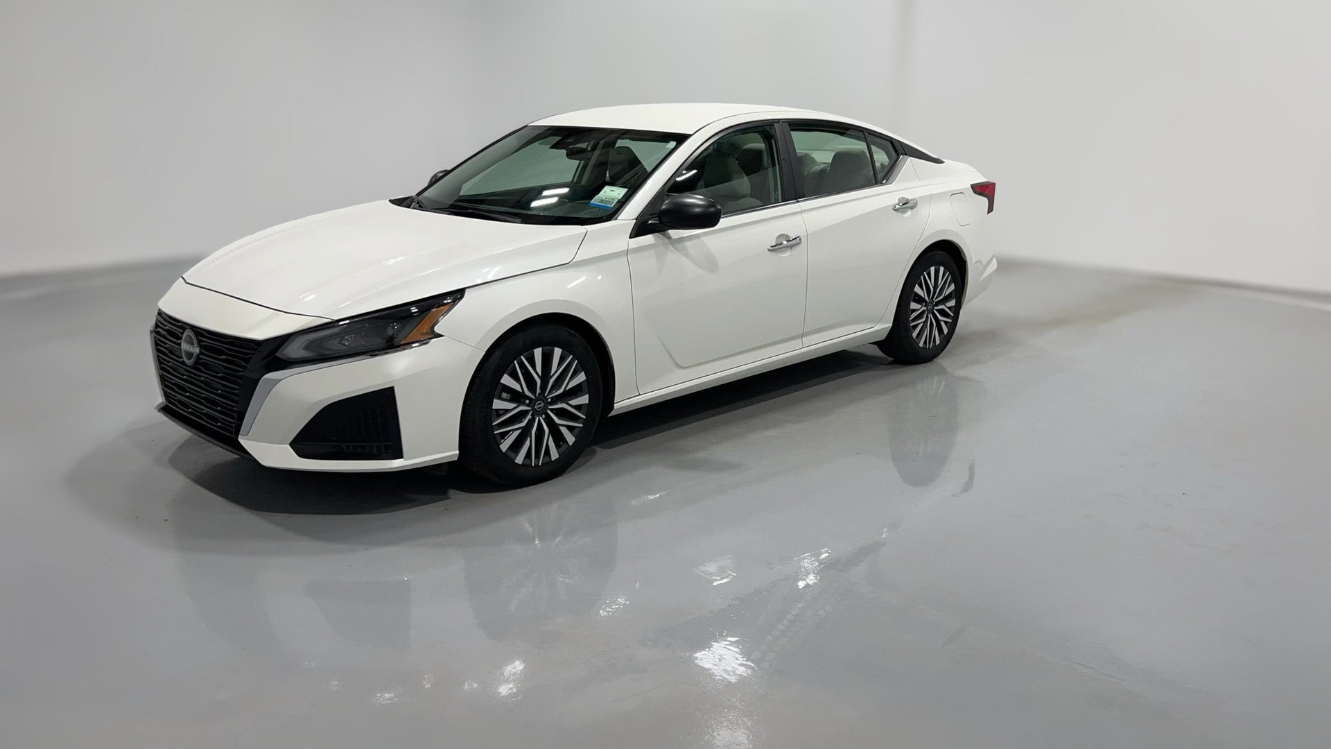 2025 Nissan Altima vehicle photo