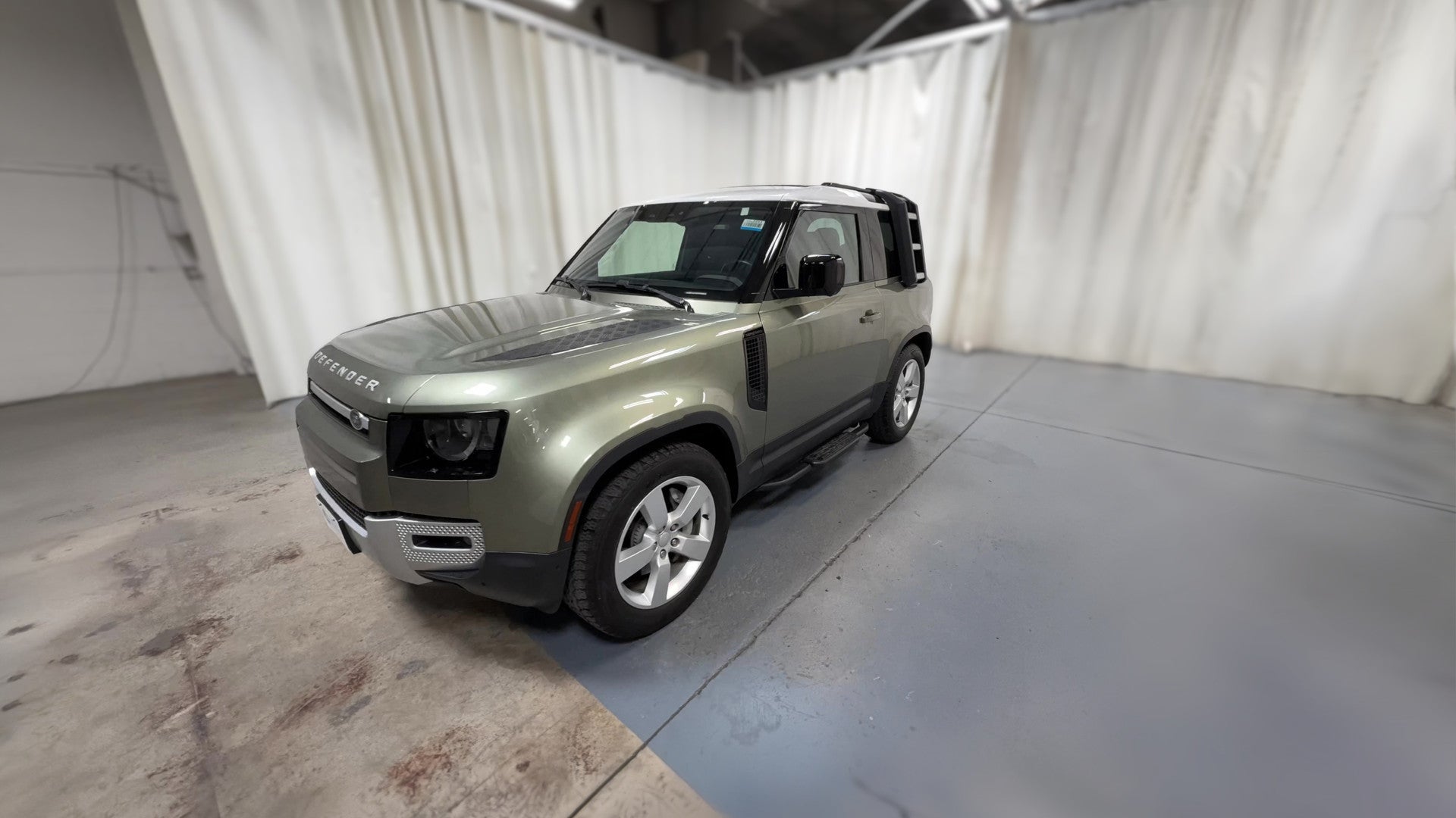 2021 Land Rover Defender 90 vehicle photo