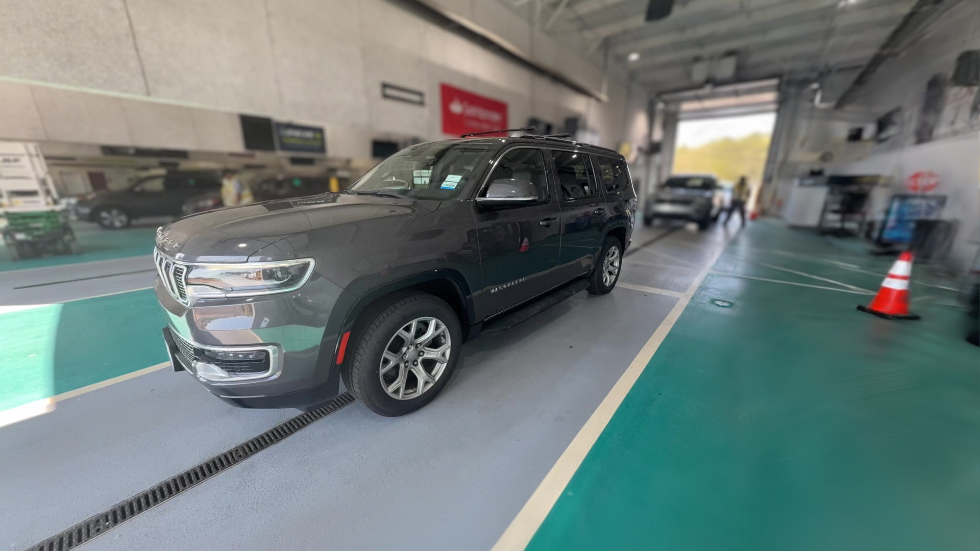 2022 Jeep Wagoneer vehicle photo