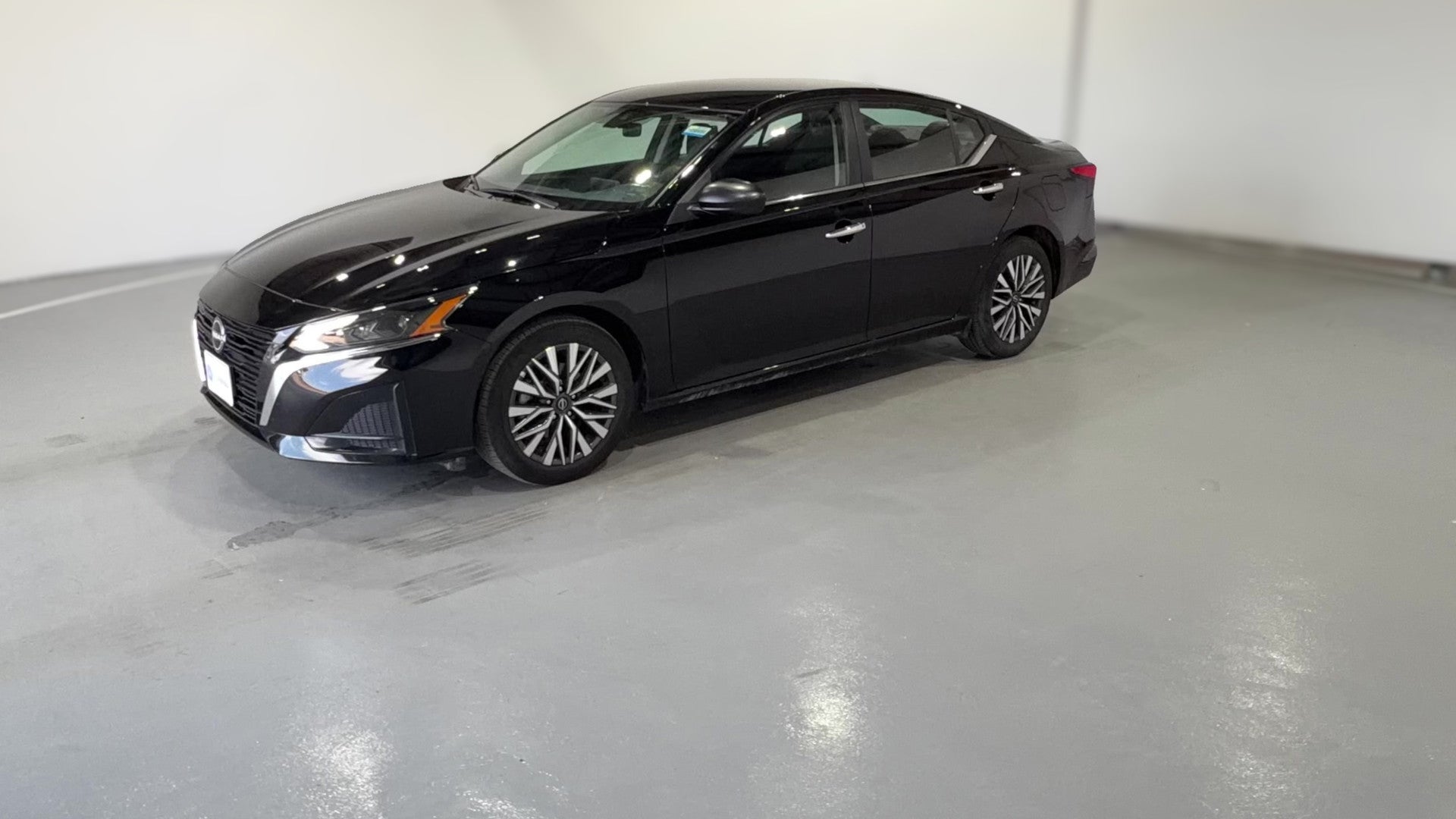 2025 Nissan Altima vehicle photo