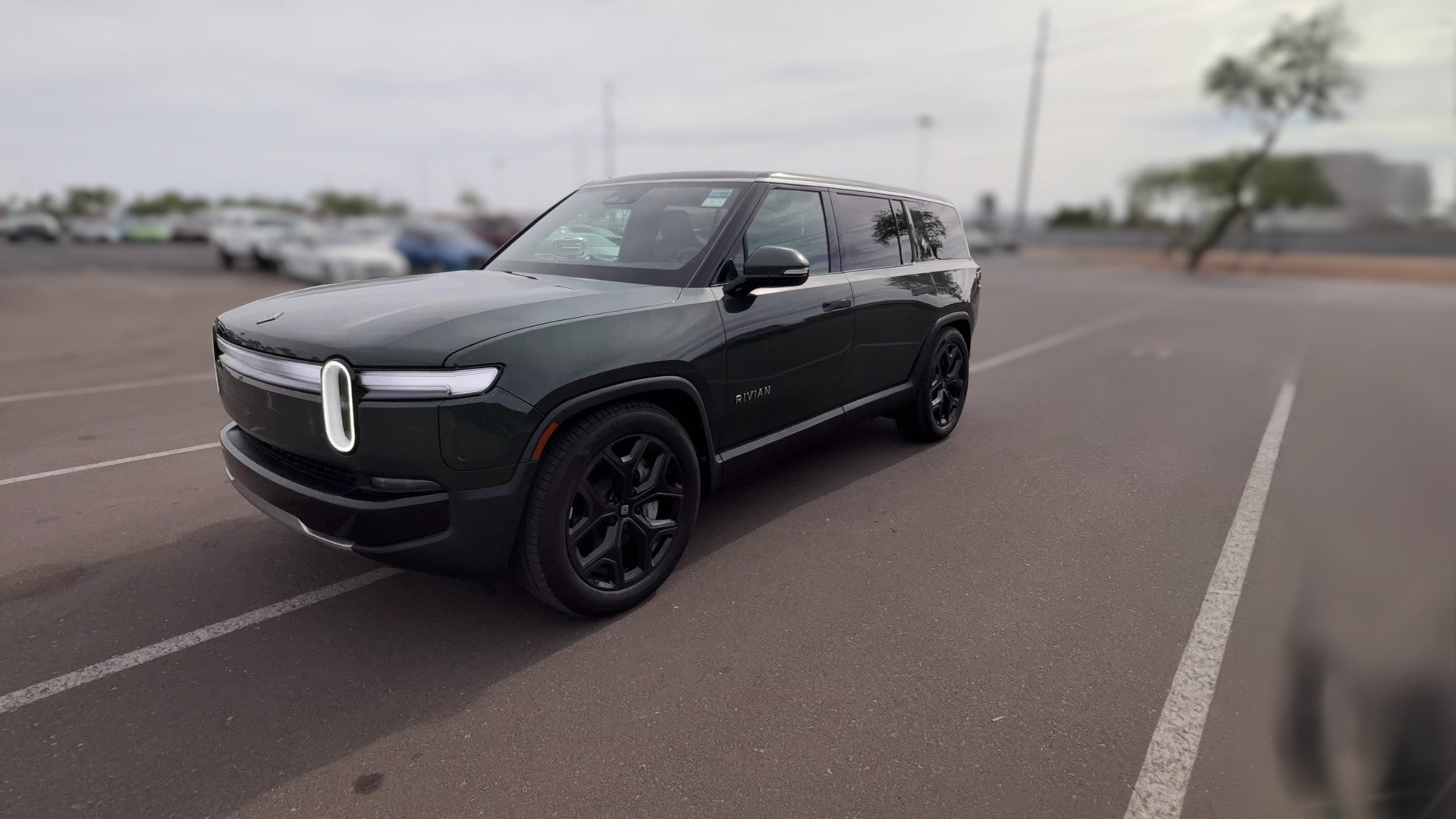 2026 Rivian R1S vehicle photo