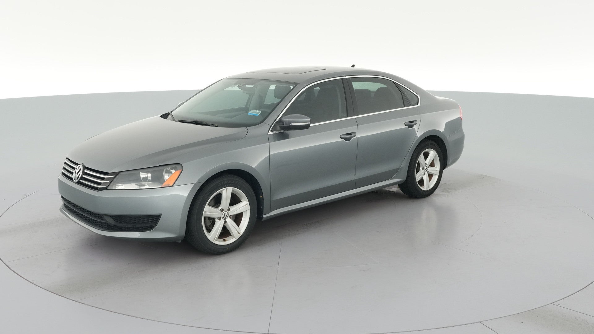 2013 Volkswagen Passat vehicle photo