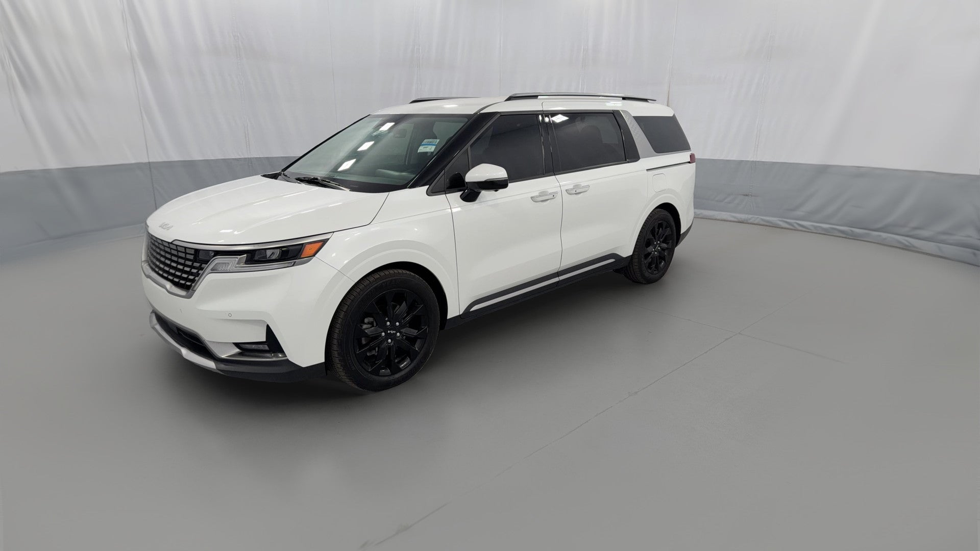 2024 Kia Carnival vehicle photo