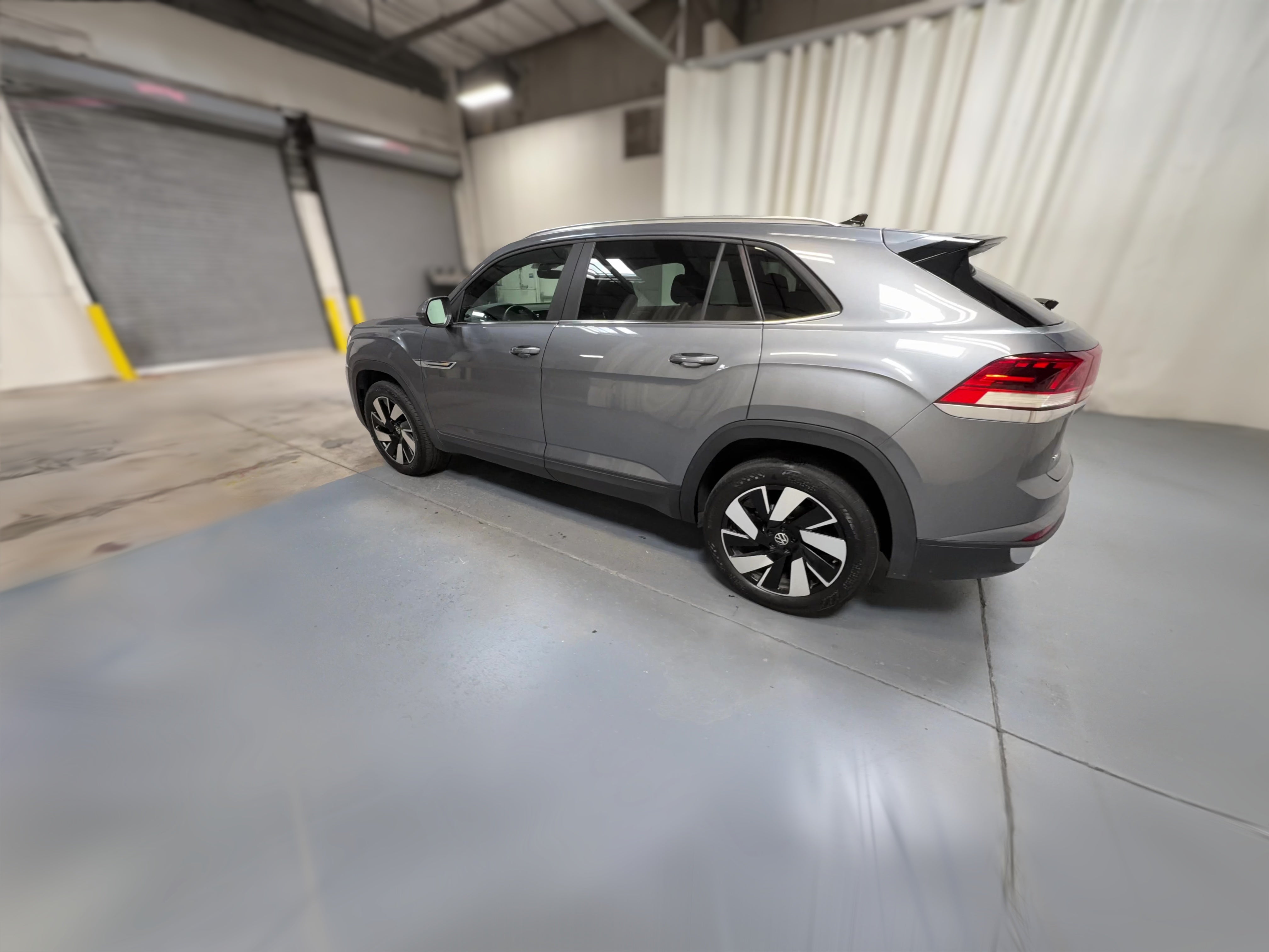 2025 Volkswagen Atlas Cross Sport SE w/Tech - Photo 23
