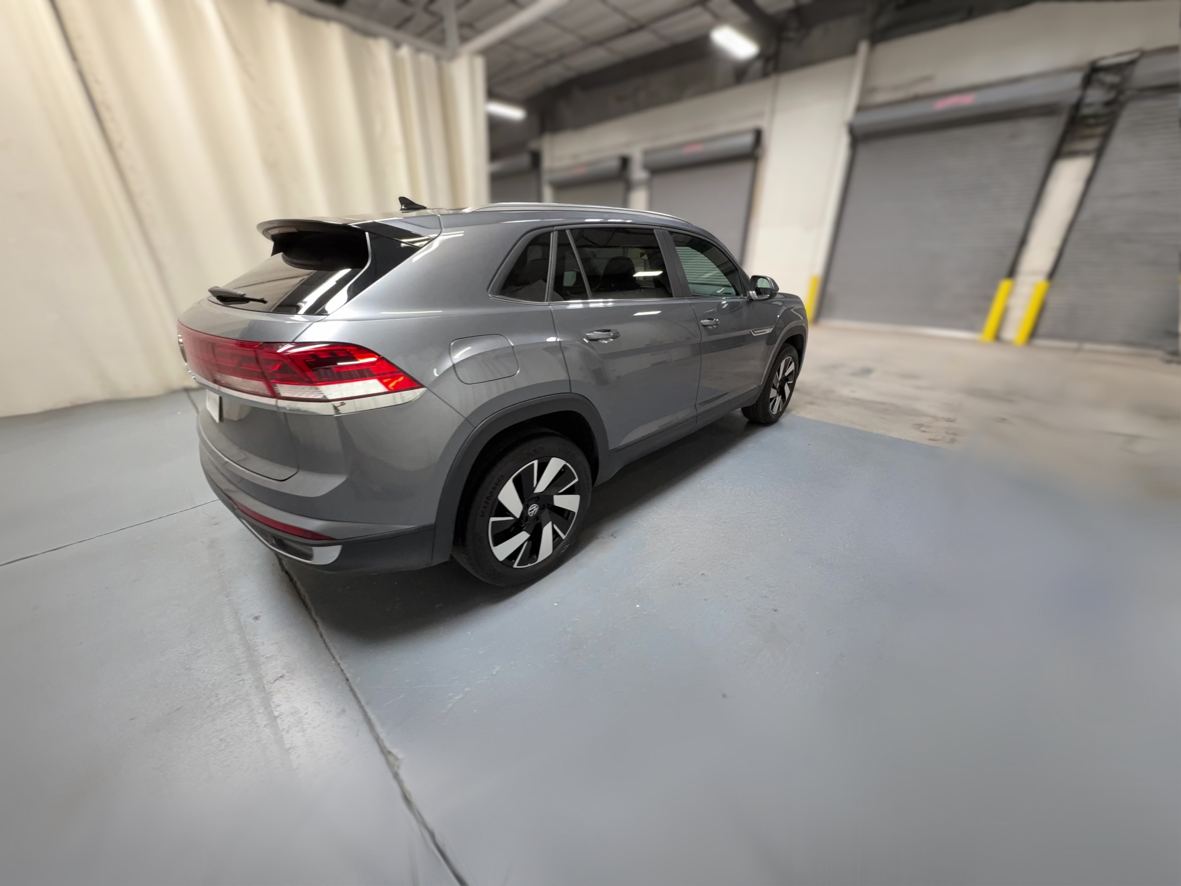 2025 Volkswagen Atlas Cross Sport SE w/Tech - Photo 28