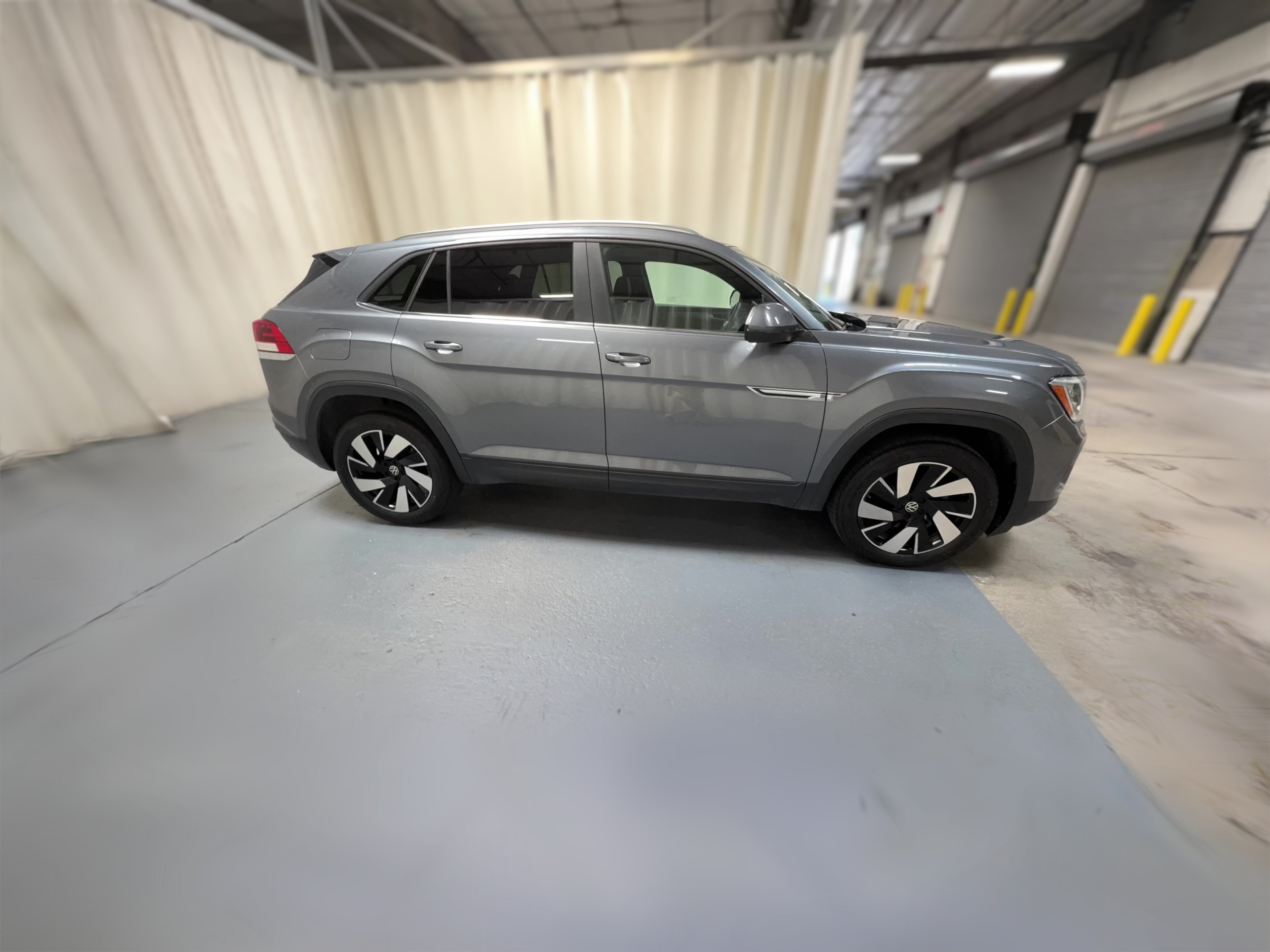 2025 Volkswagen Atlas Cross Sport SE w/Tech - Photo 30