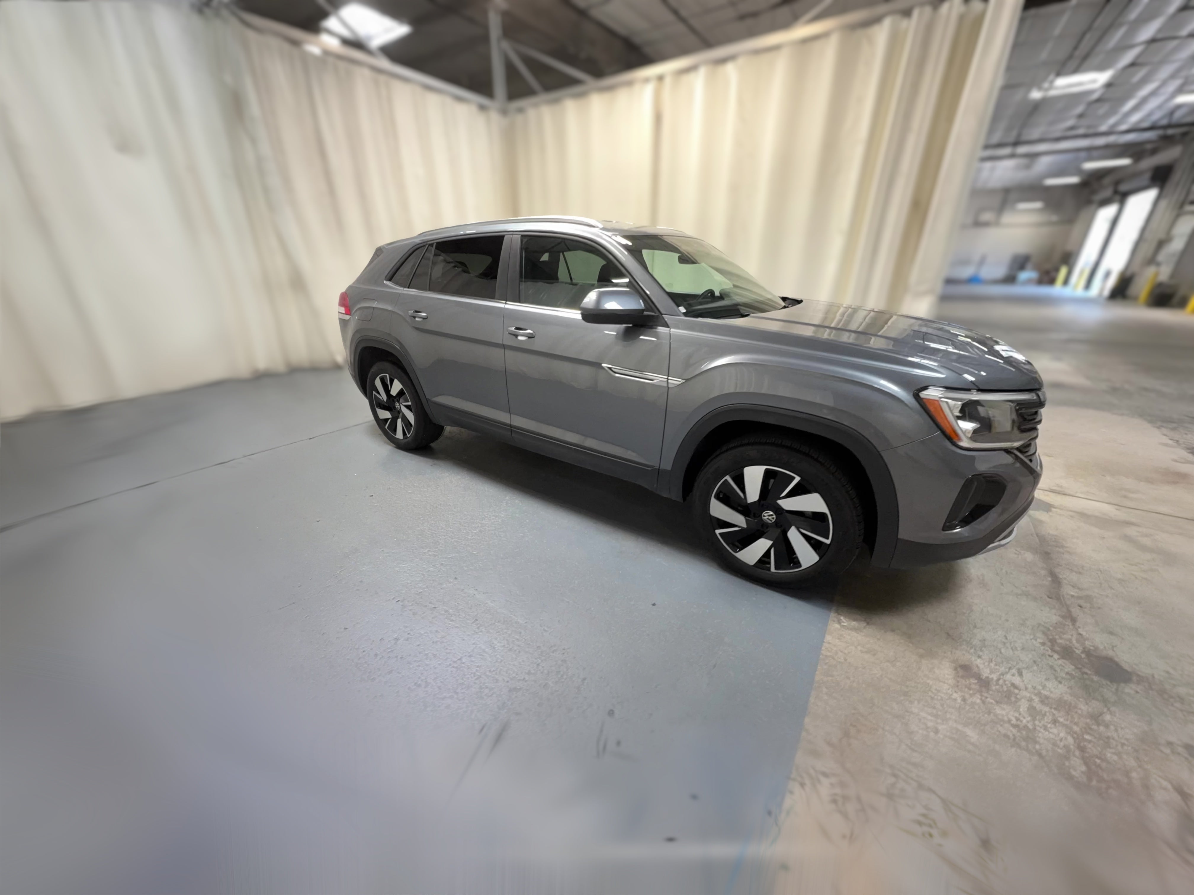 2025 Volkswagen Atlas Cross Sport SE w/Tech - Photo 31