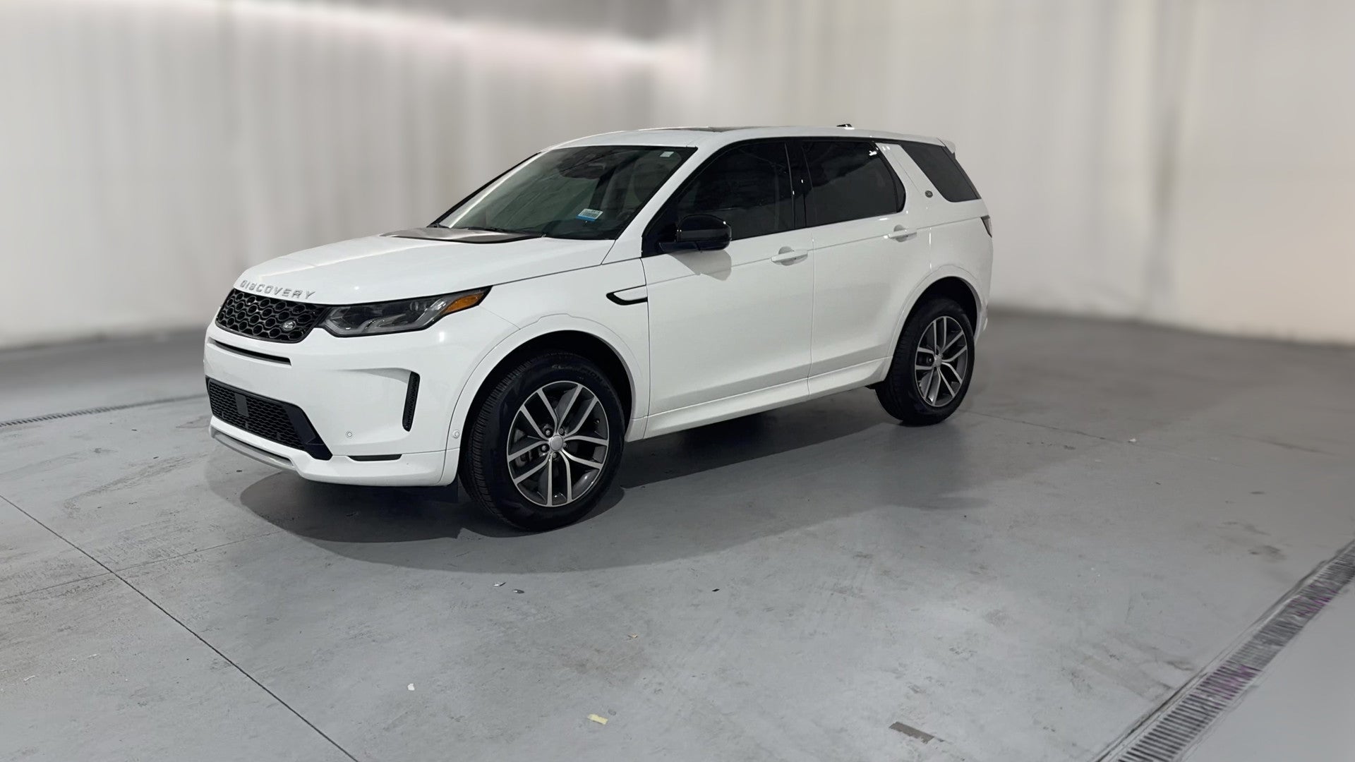 2025 Land Rover Discovery Sport vehicle photo