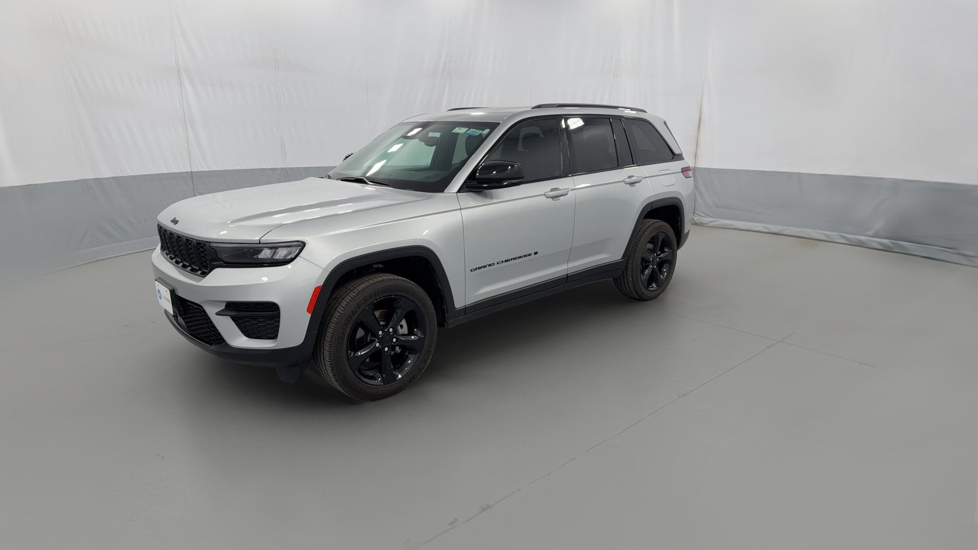 2024 Jeep Grand Cherokee vehicle photo
