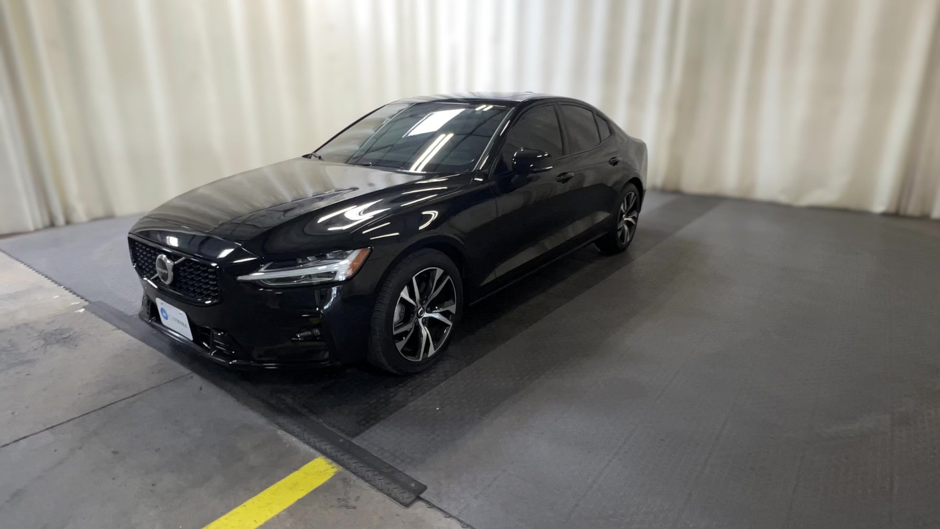 2024 Volvo S60 vehicle photo