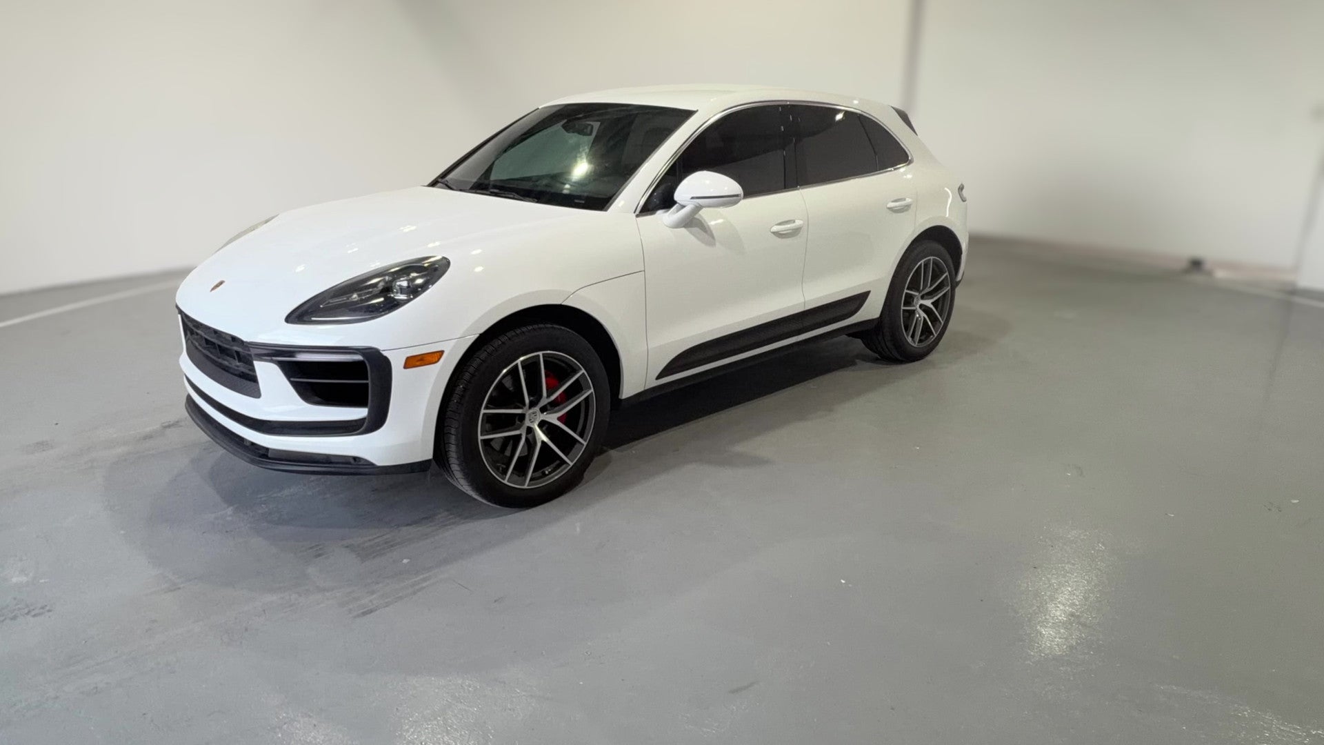2022 Porsche Macan vehicle photo