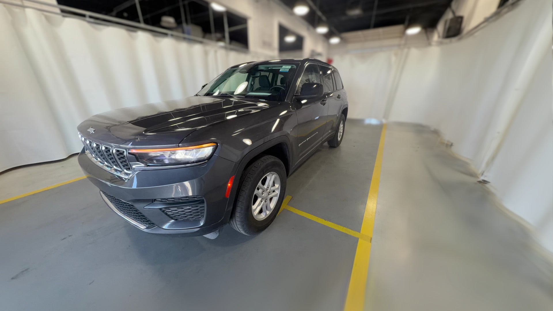 2024 Jeep Grand Cherokee vehicle photo