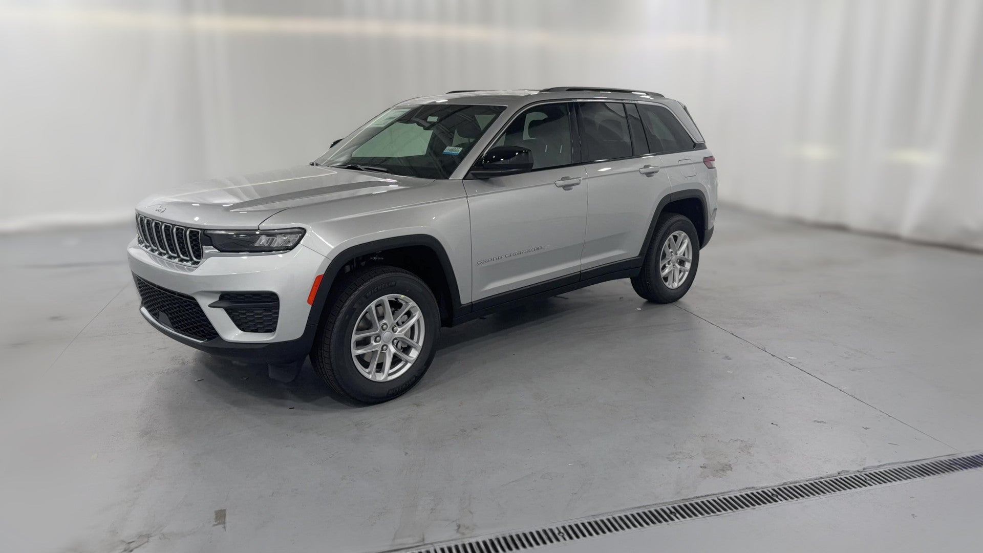 2026 Jeep Grand Cherokee vehicle photo