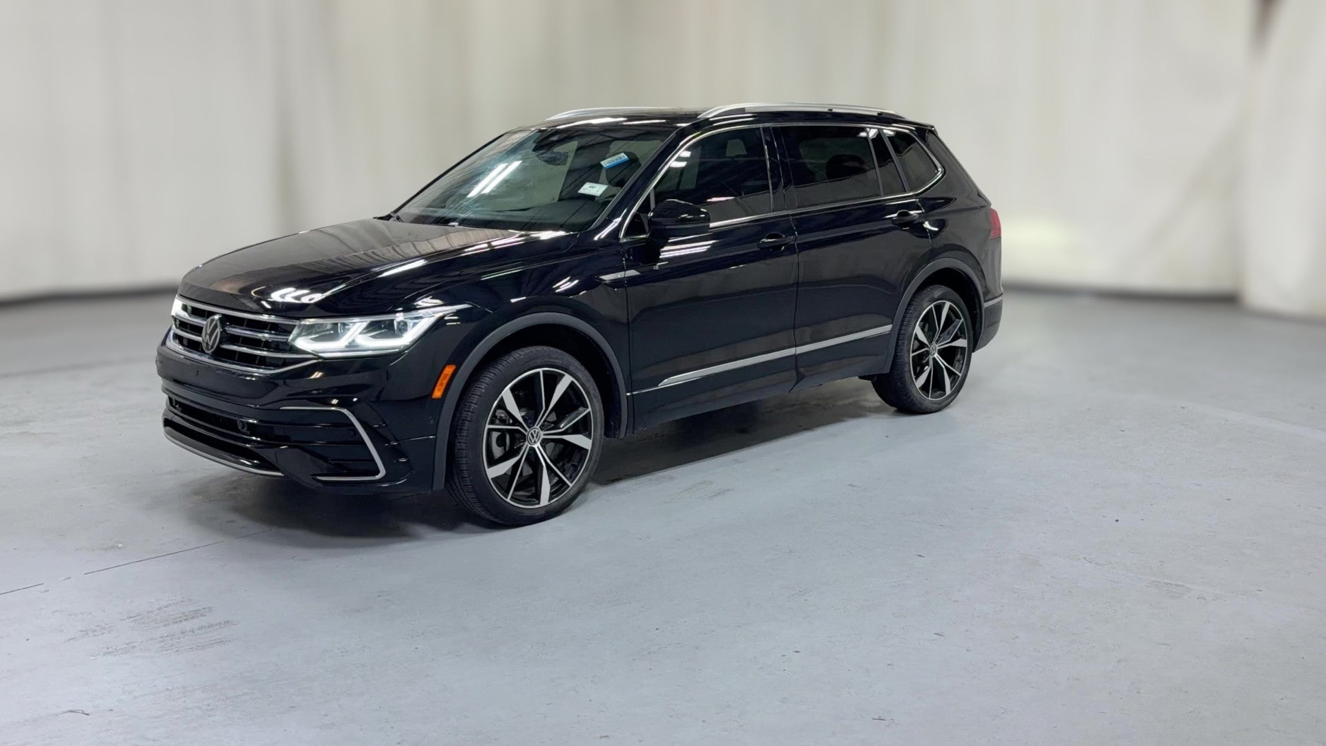 2024 Volkswagen Tiguan vehicle photo