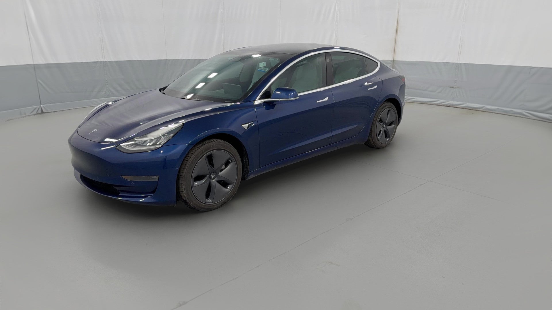 2019 Tesla Model 3 vehicle photo