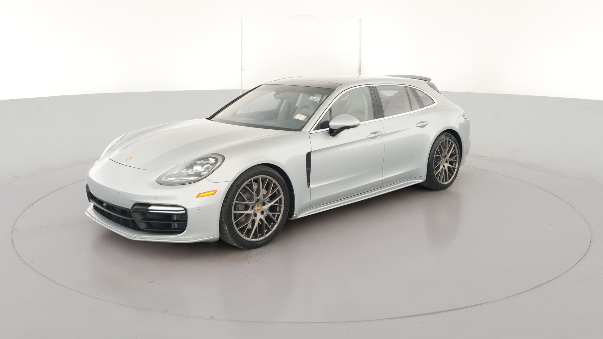 2018 Porsche Panamera vehicle photo
