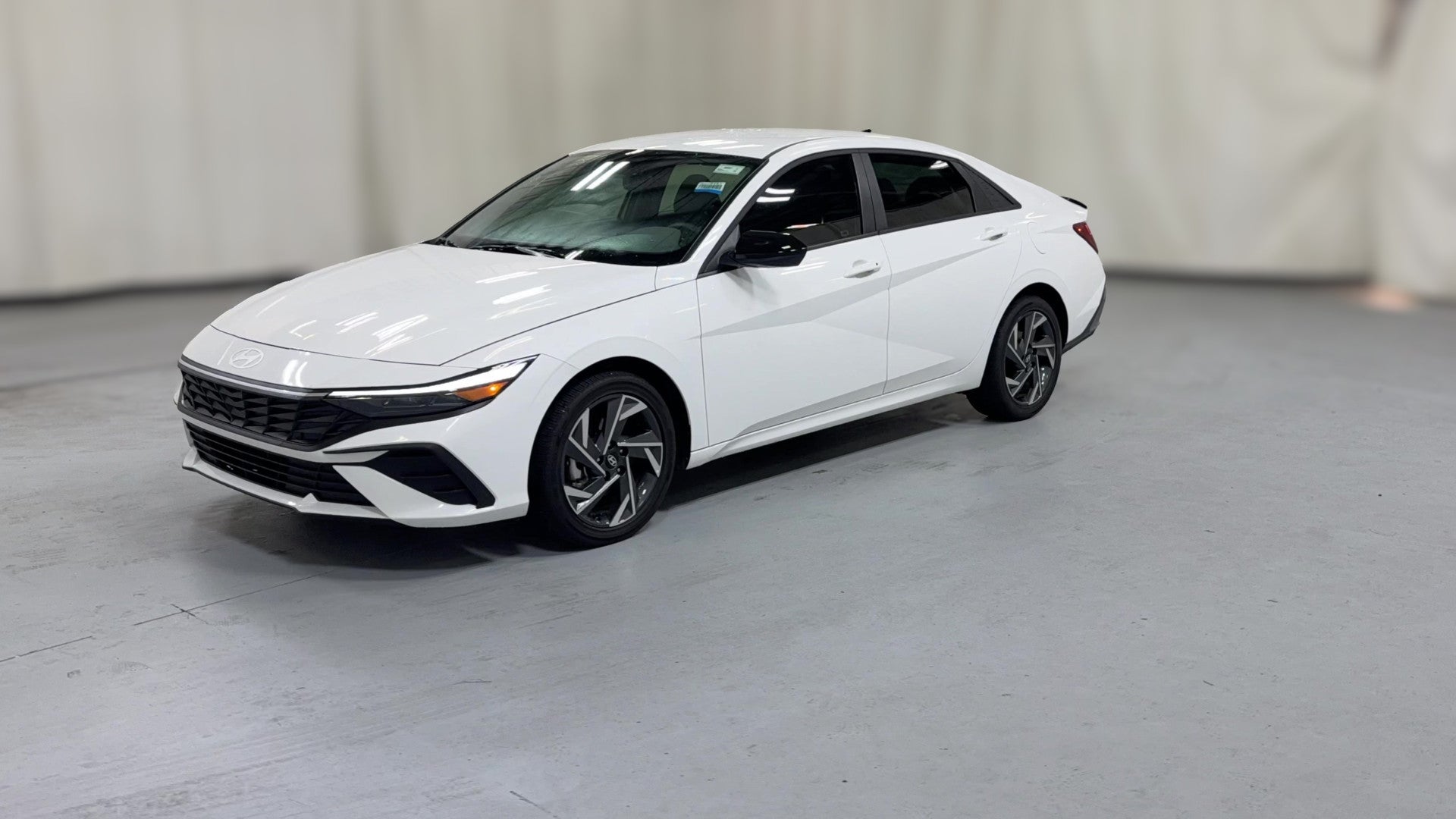 2025 Hyundai Elantra Hybrid vehicle photo