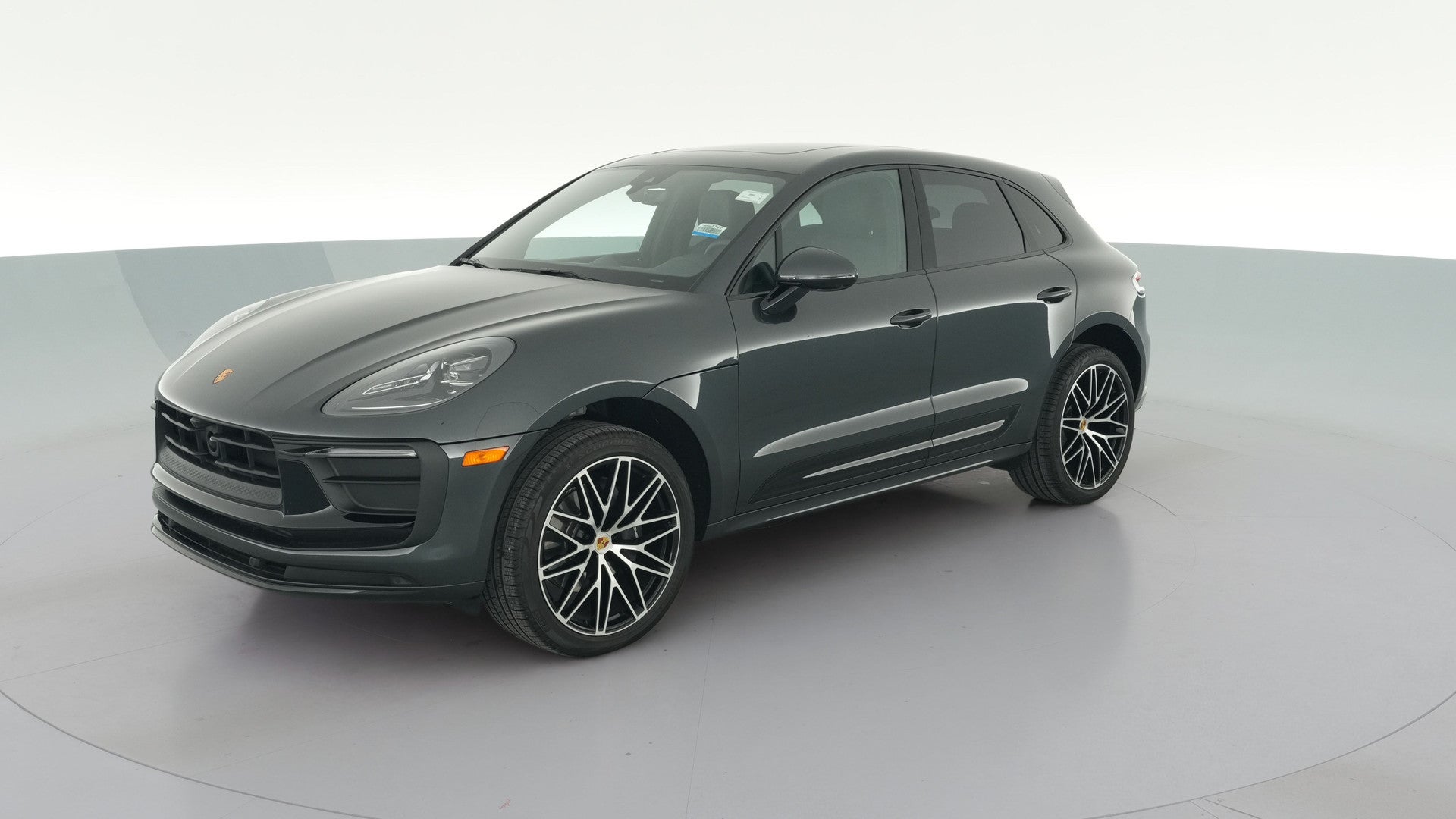 2025 Porsche Macan vehicle photo