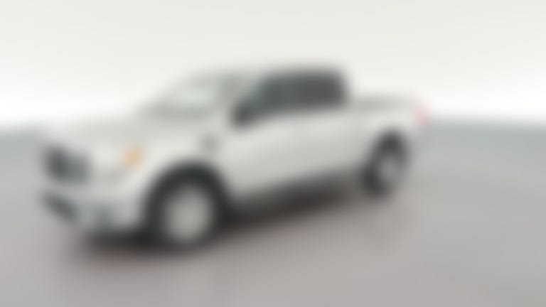 2017 Nissan Titan Crew Cab vehicle photo