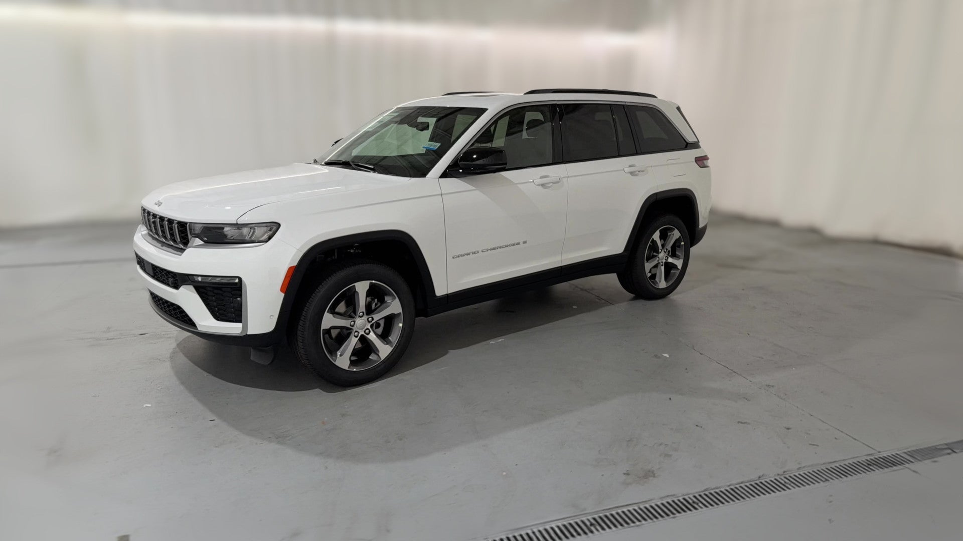 2026 Jeep Grand Cherokee vehicle photo