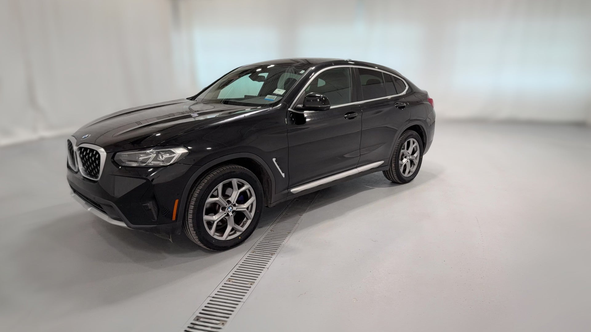 2024 BMW X4 vehicle photo