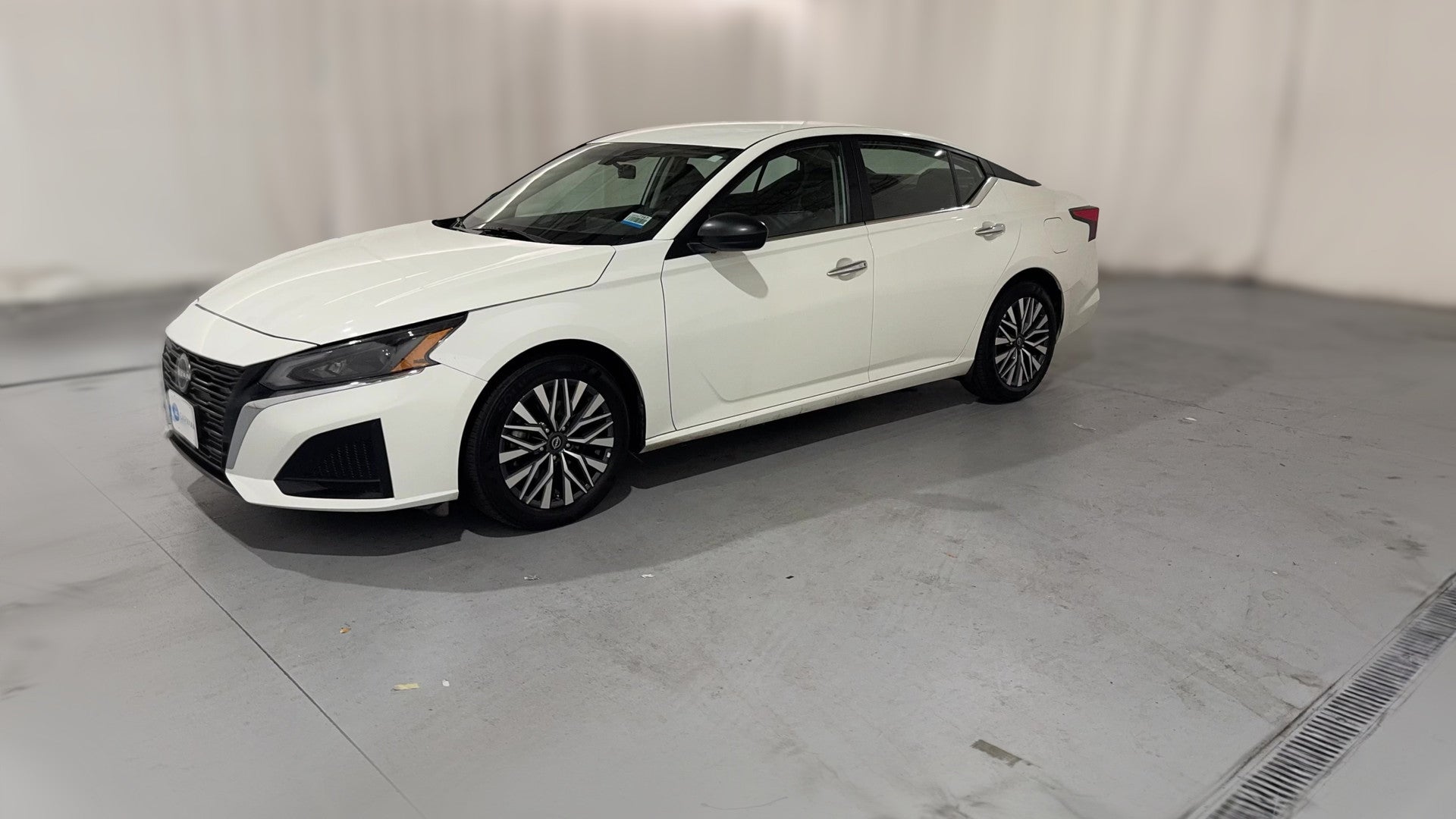 2025 Nissan Altima vehicle photo