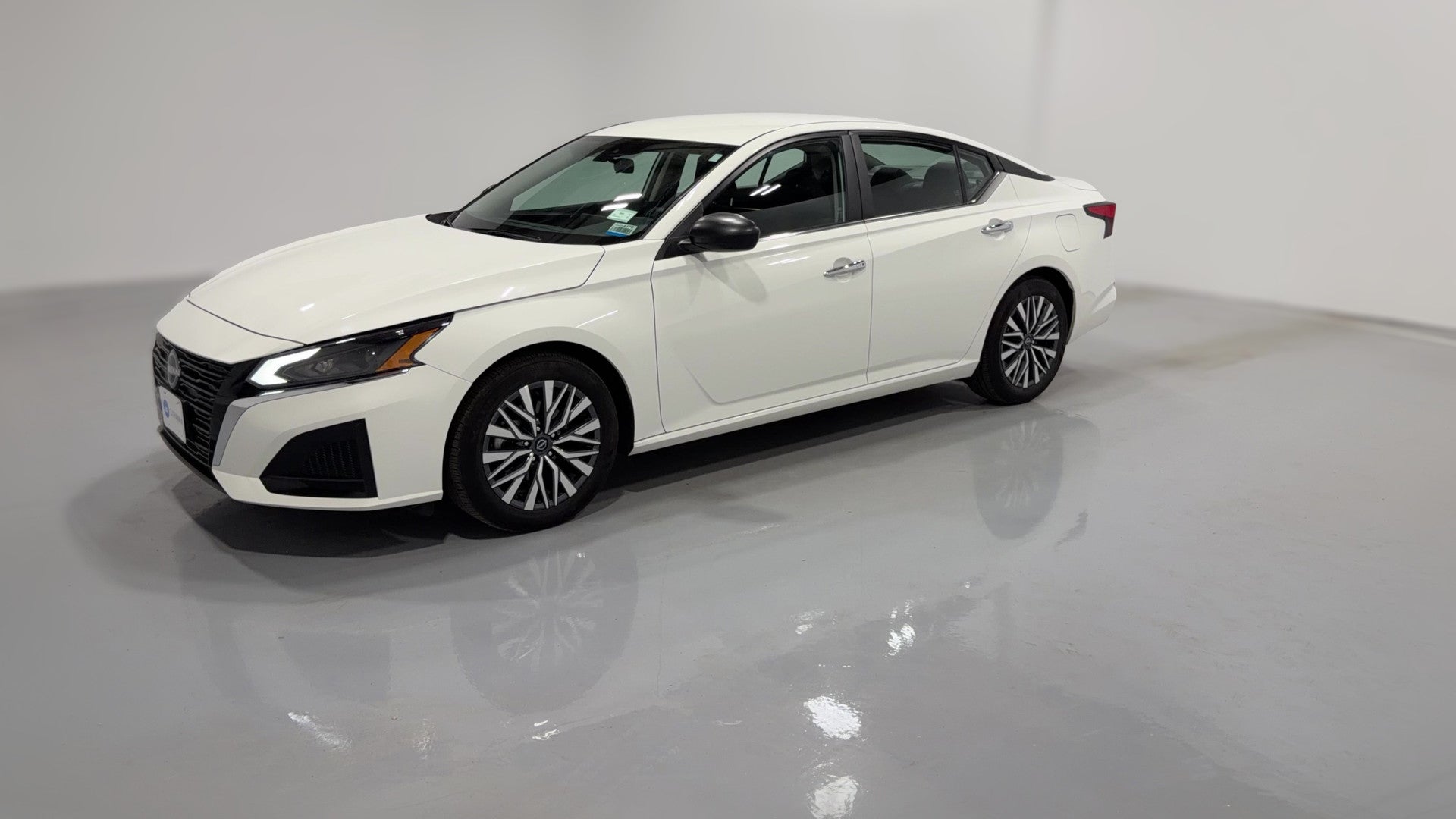 2025 Nissan Altima vehicle photo