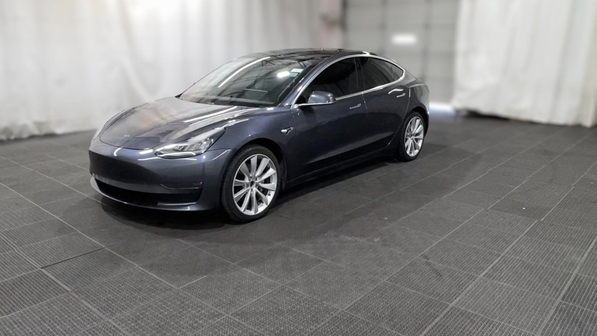 2019 Tesla Model 3 vehicle photo