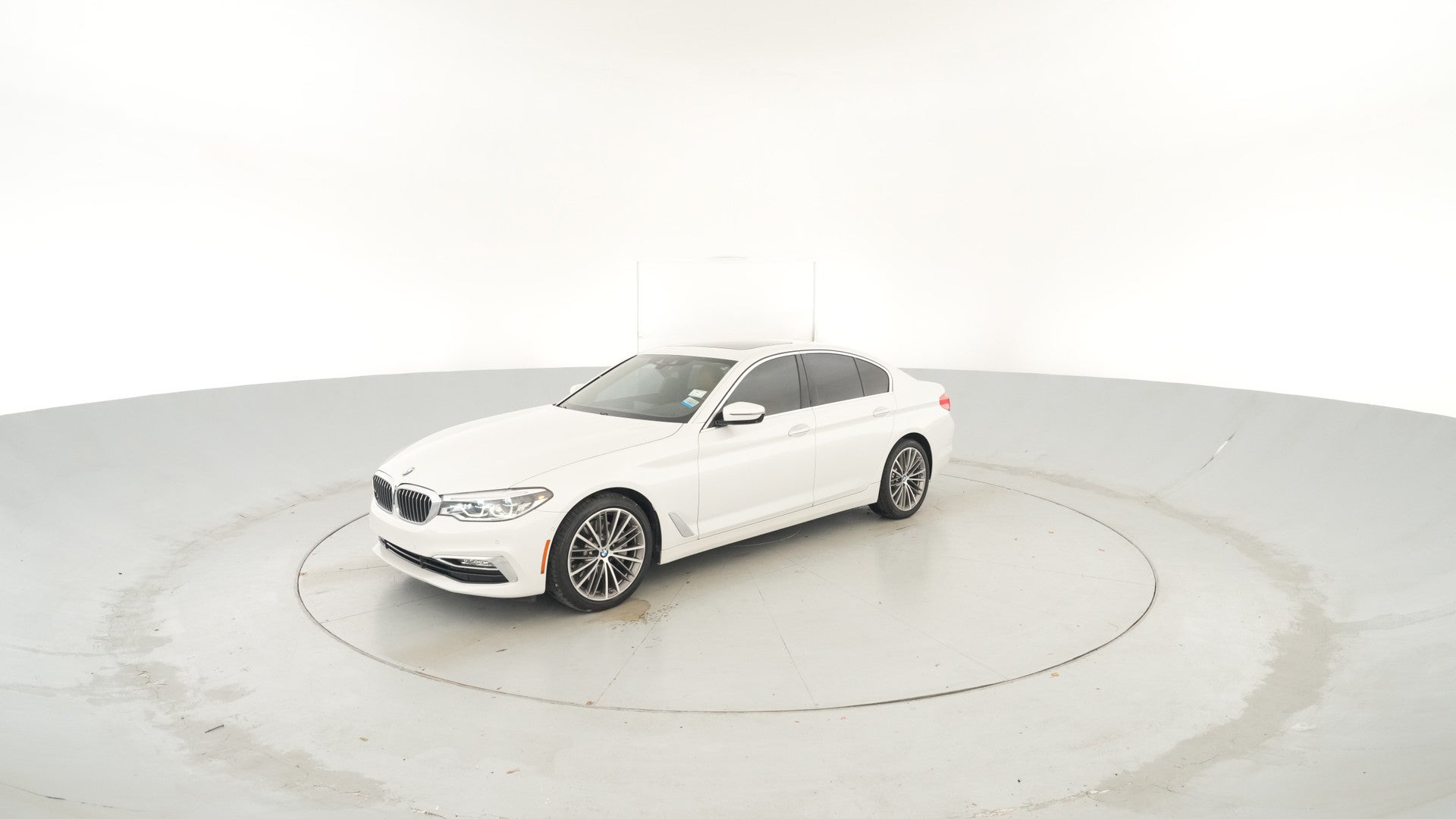 2018 BMW 5 Series vehicle photo