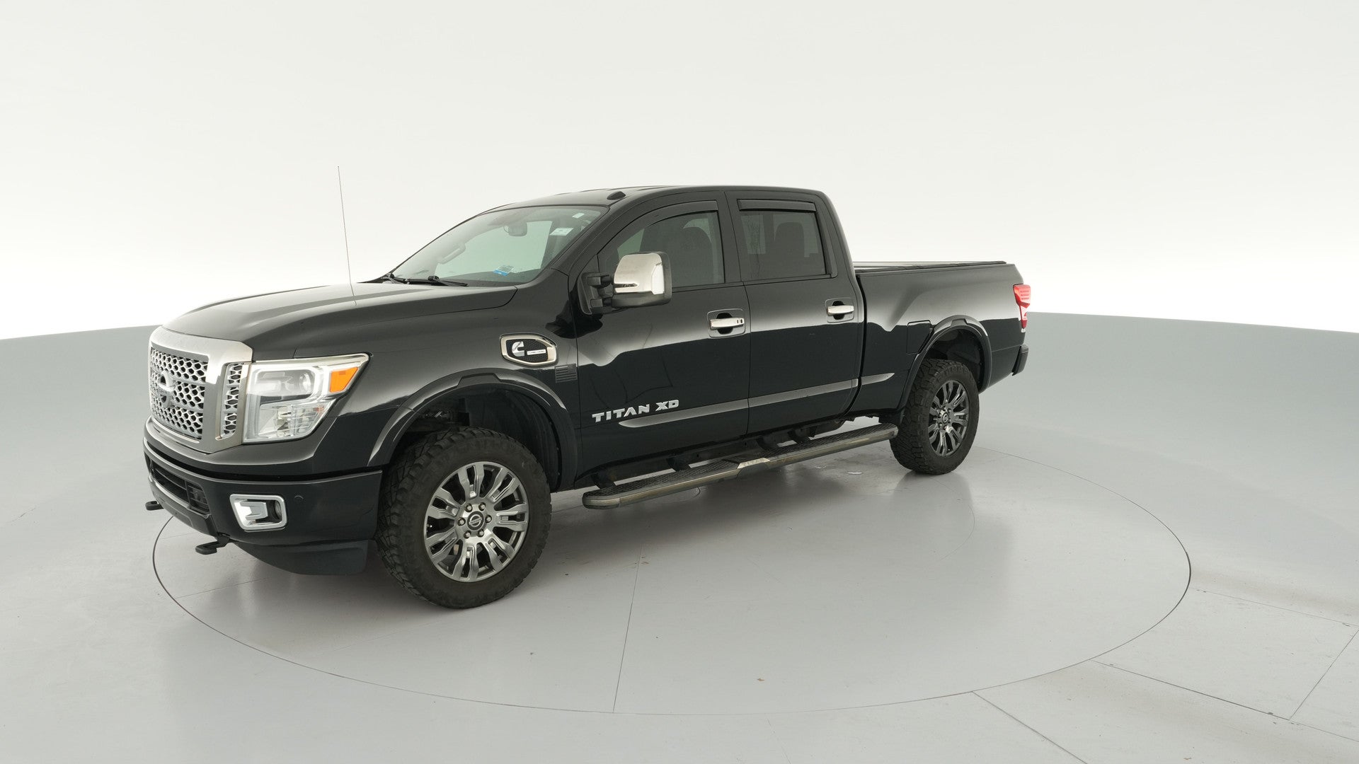 2016 Nissan TITAN XD Crew Cab vehicle photo