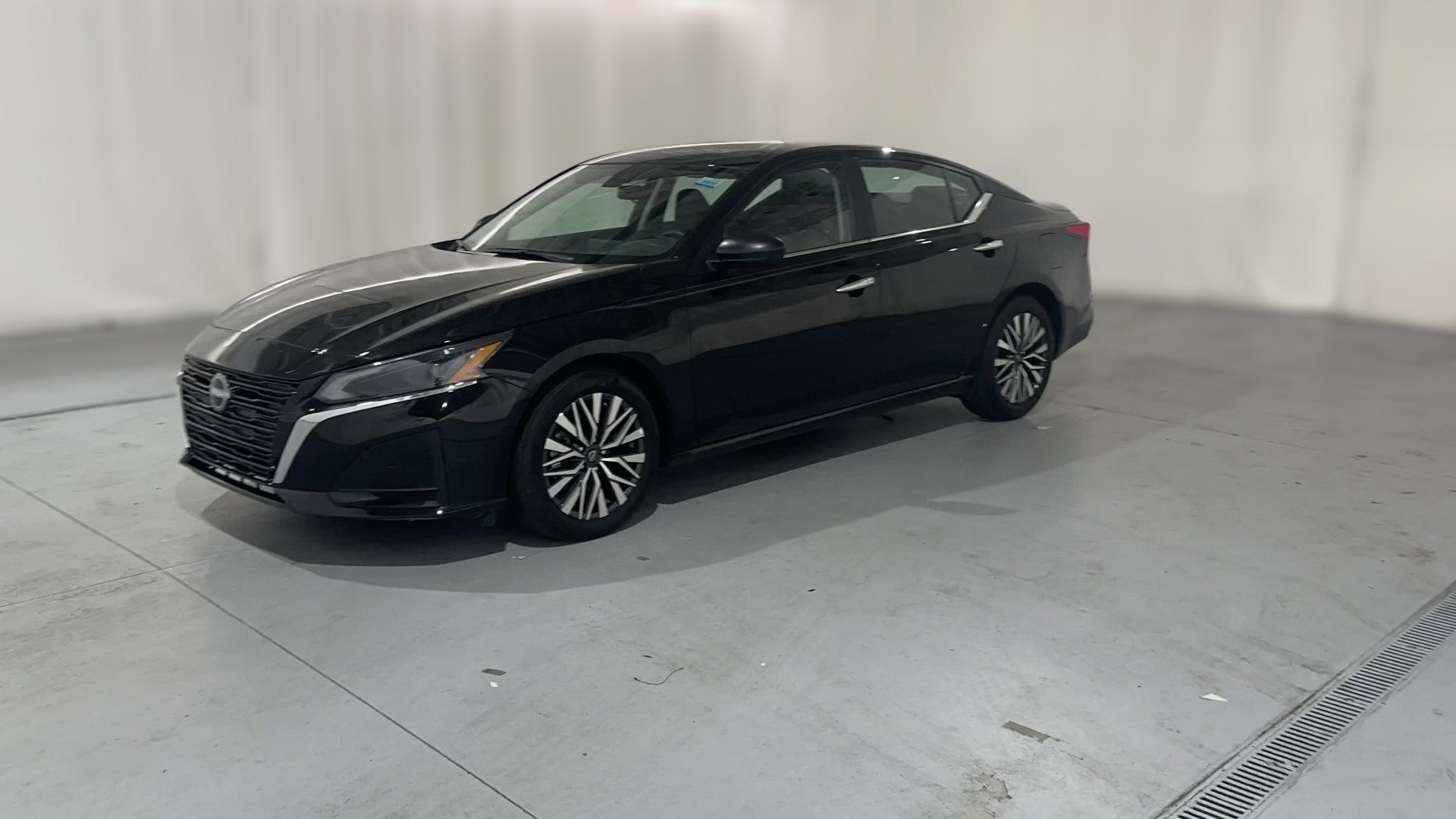 2025 Nissan Altima vehicle photo