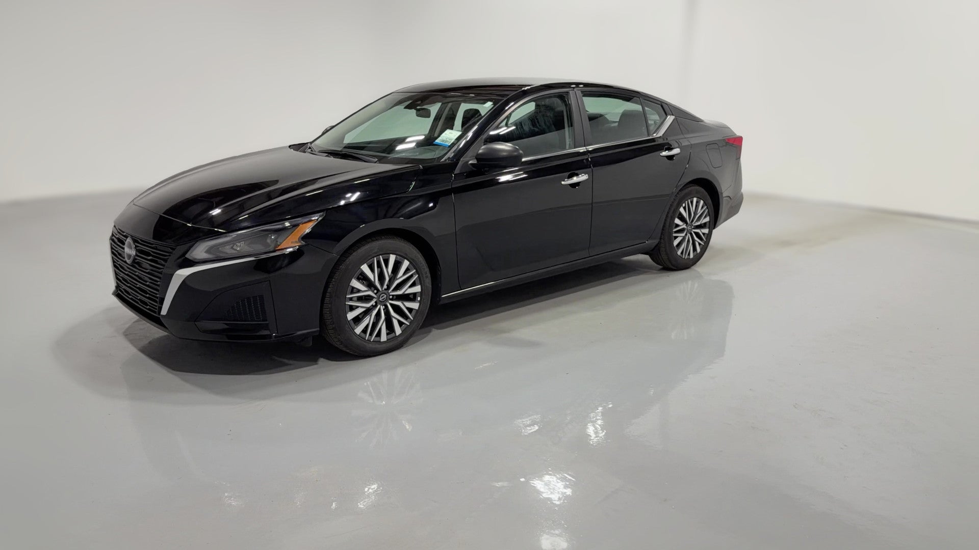 2025 Nissan Altima vehicle photo
