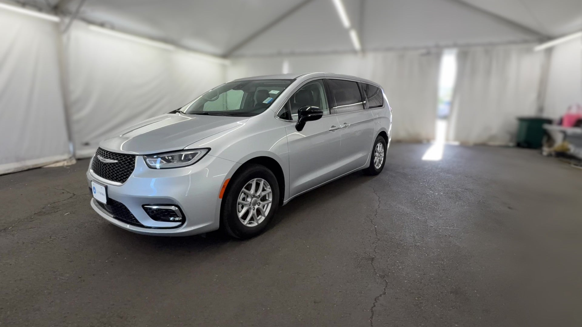 2024 Chrysler Pacifica vehicle photo