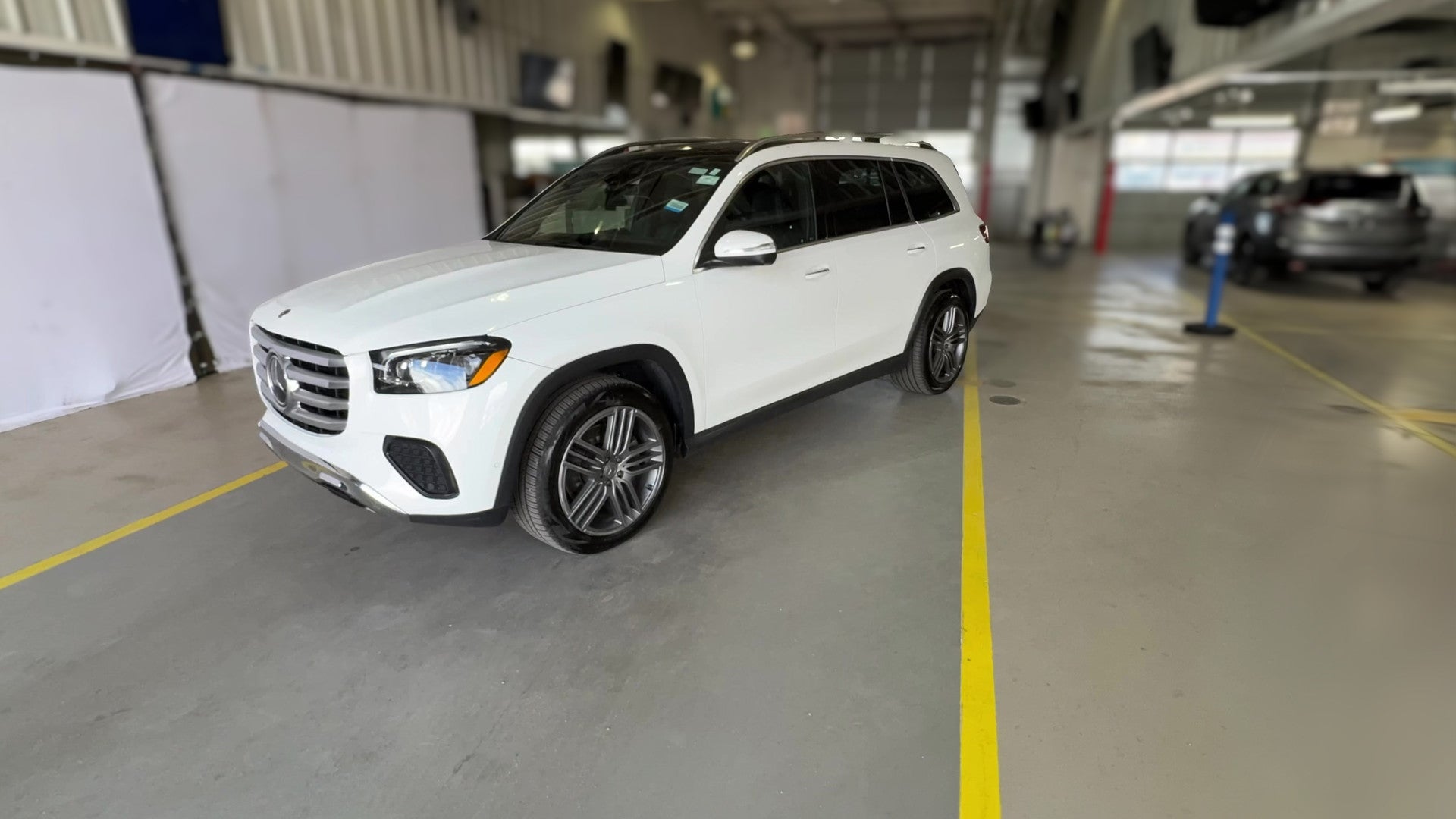 2024 Mercedes-Benz GLS vehicle photo