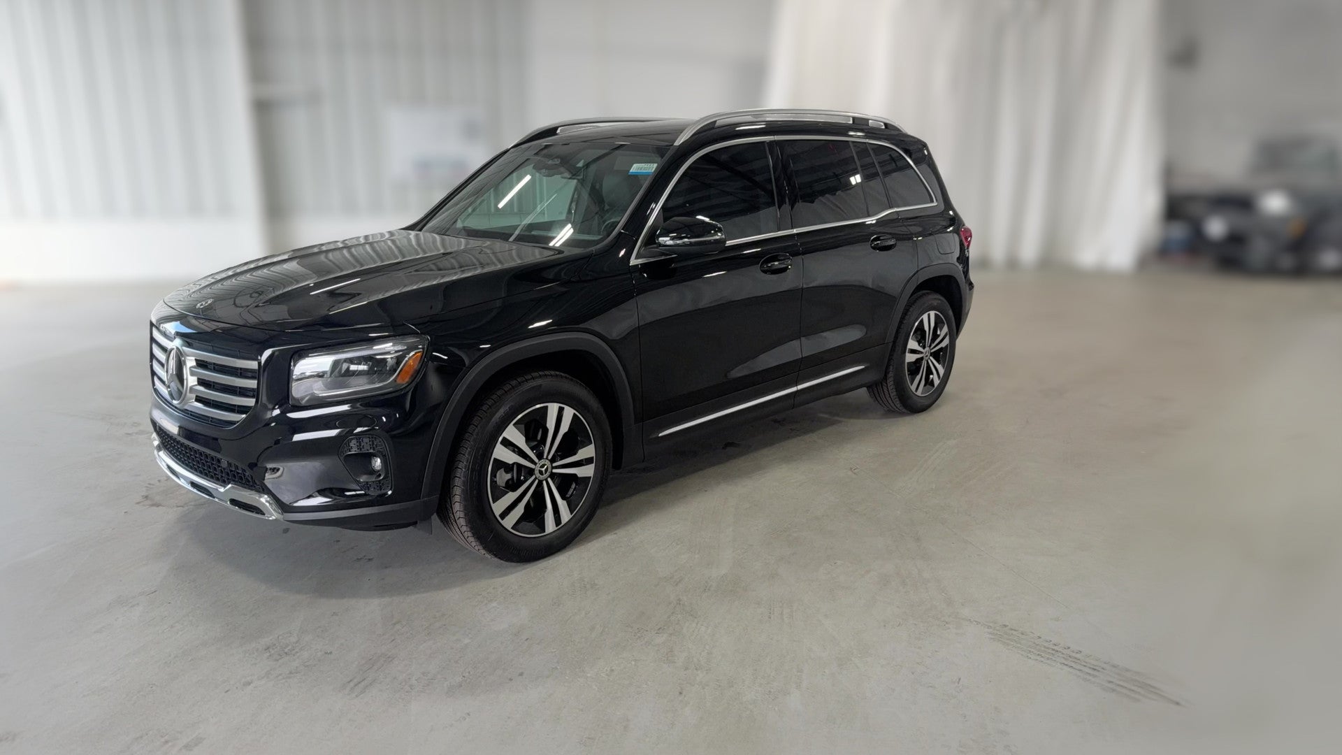 2025 Mercedes-Benz GLB vehicle photo