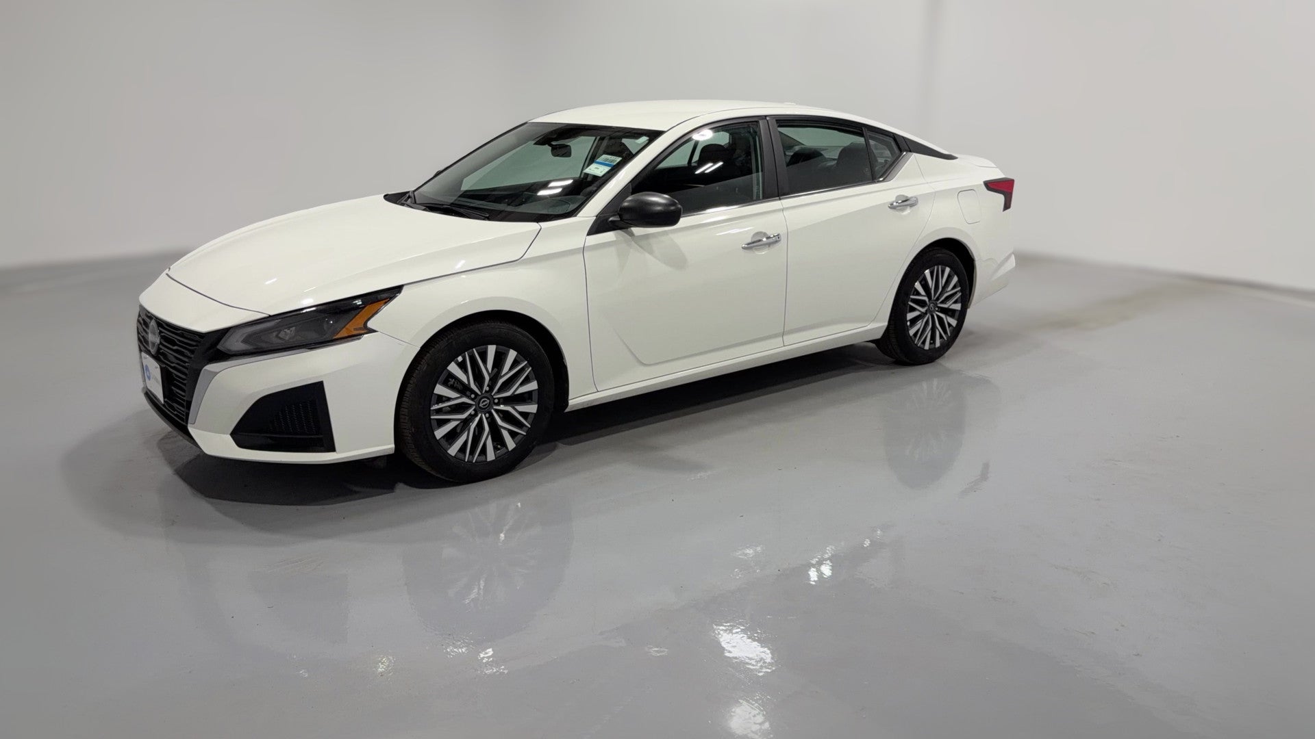 2025 Nissan Altima vehicle photo