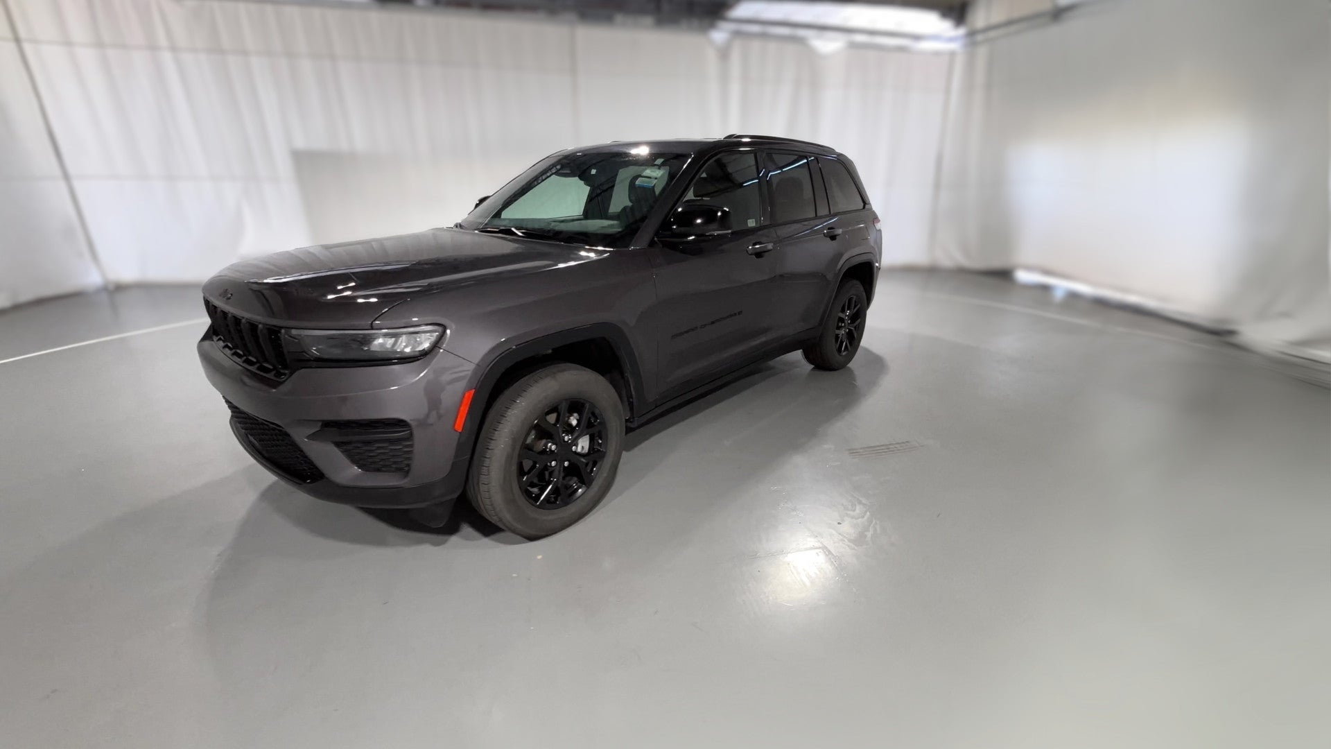 2024 Jeep Grand Cherokee vehicle photo