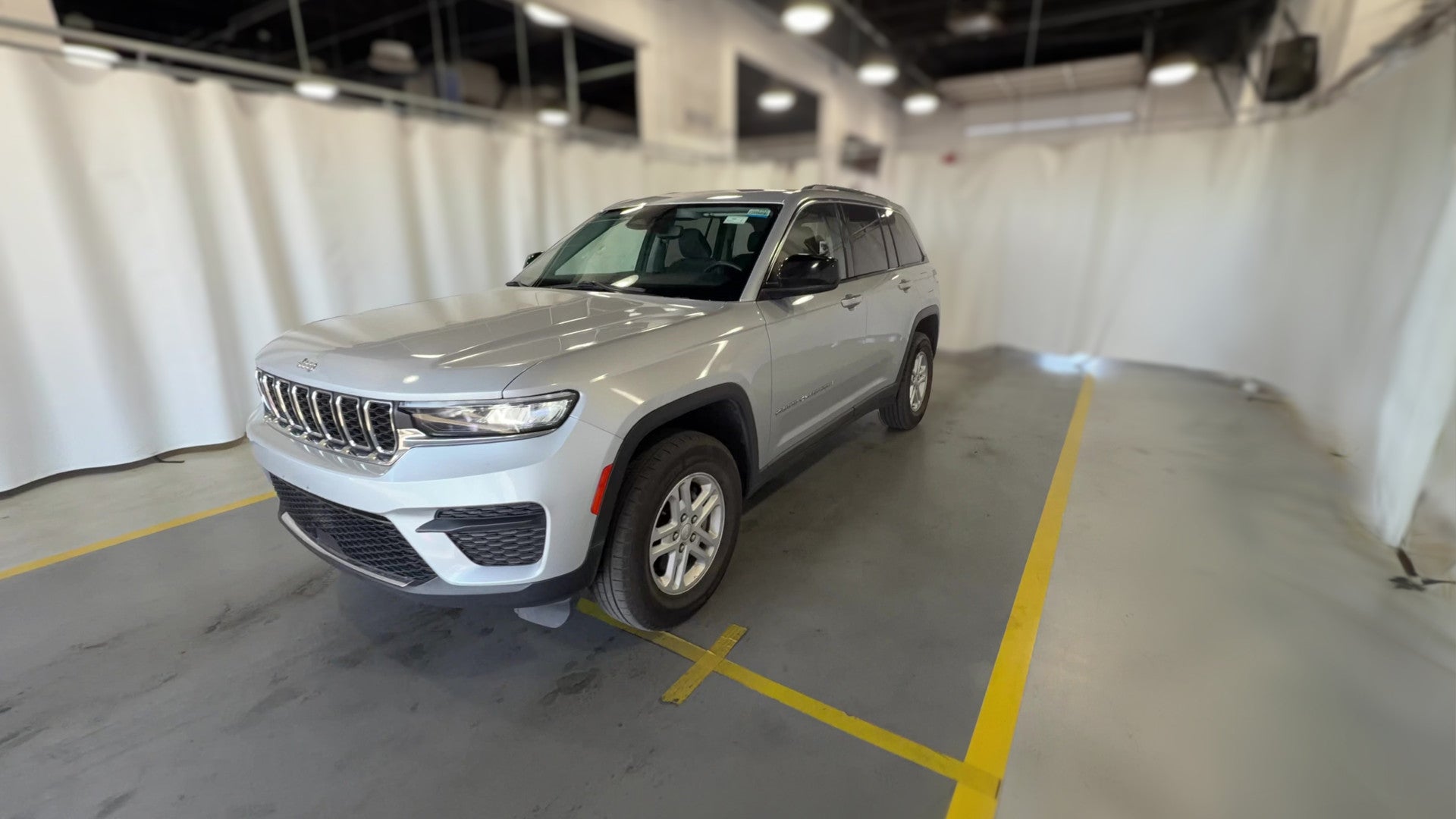 2023 Jeep Grand Cherokee vehicle photo