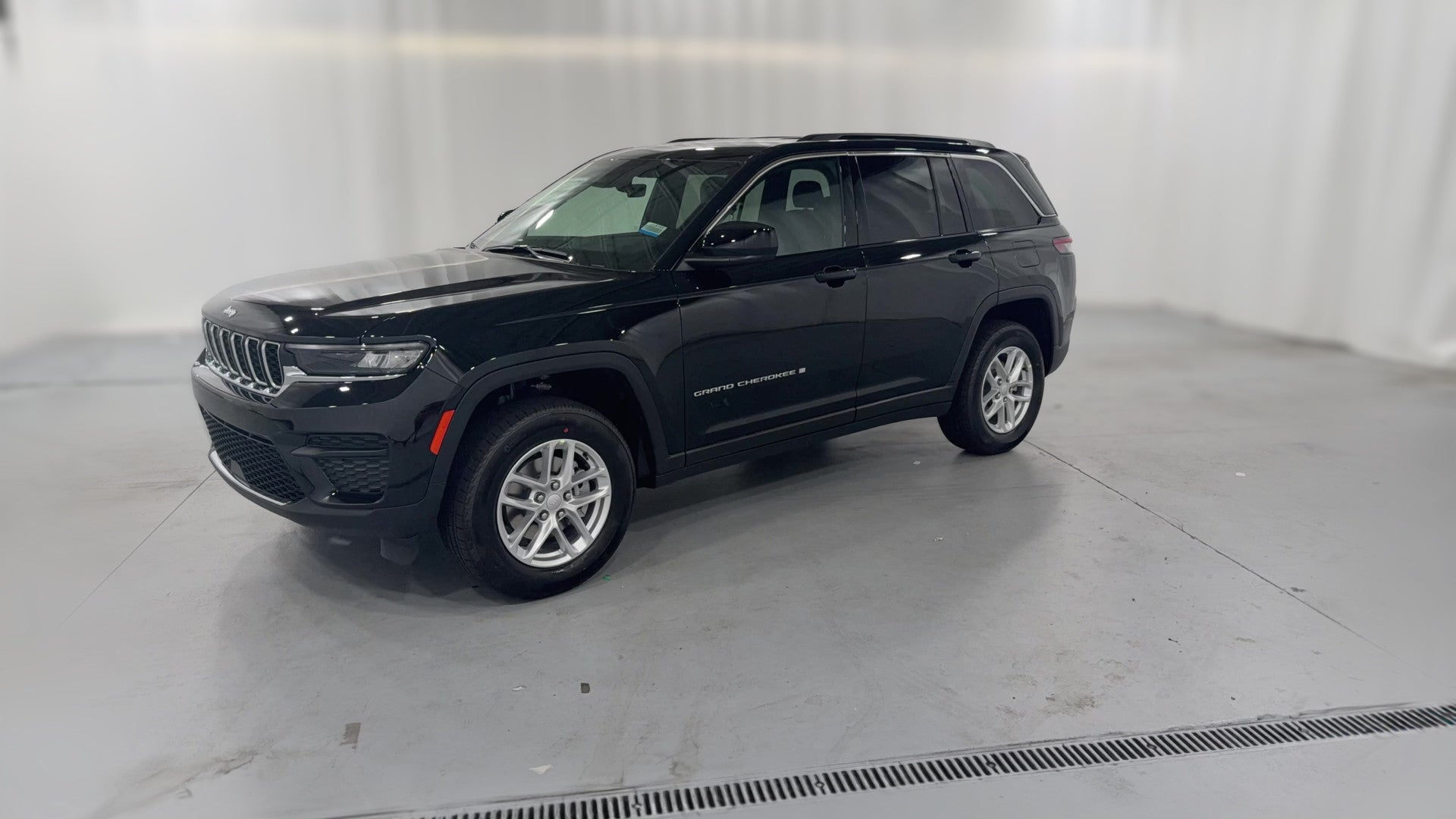 2026 Jeep Grand Cherokee vehicle photo