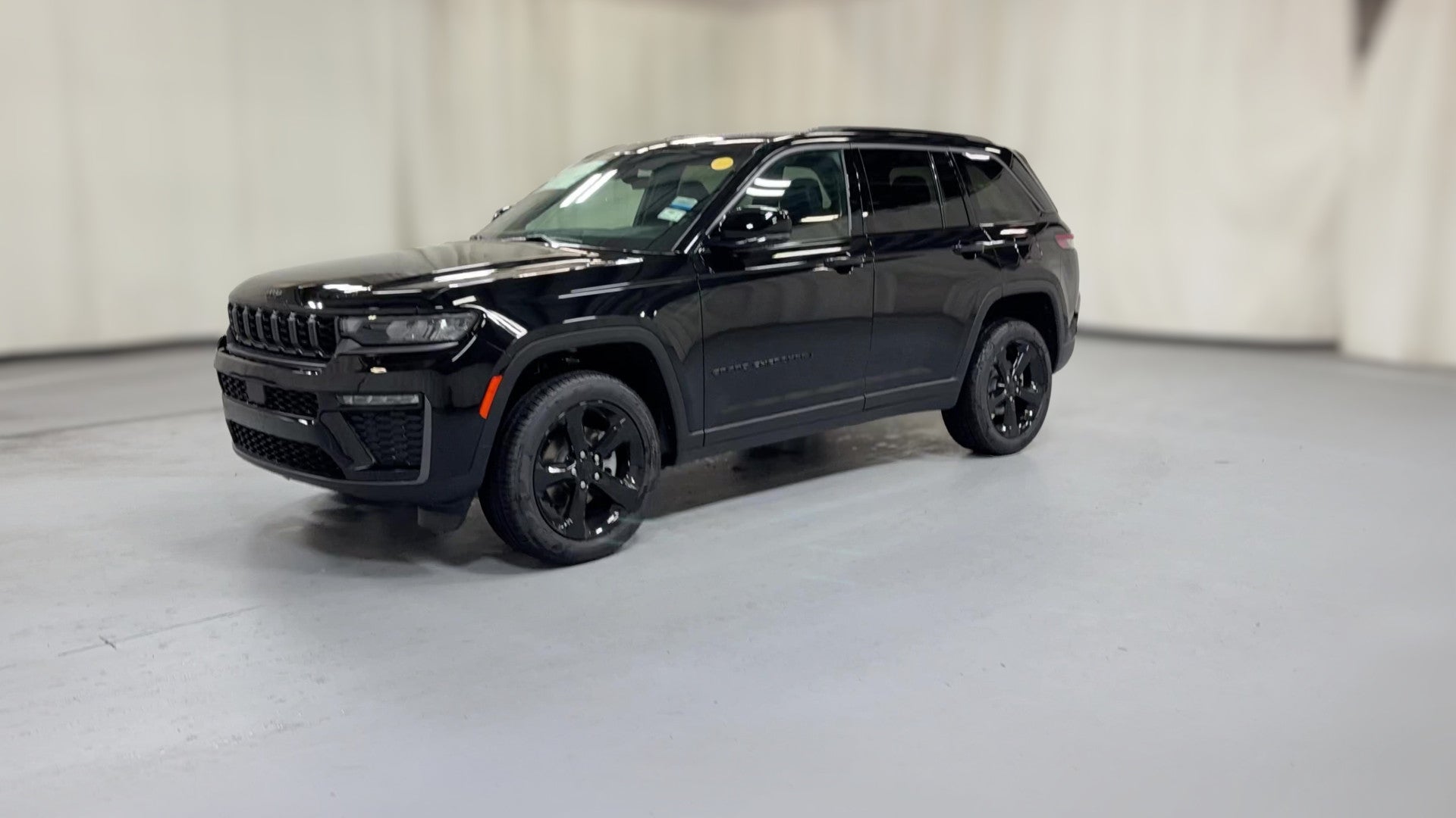 2026 Jeep Grand Cherokee vehicle photo