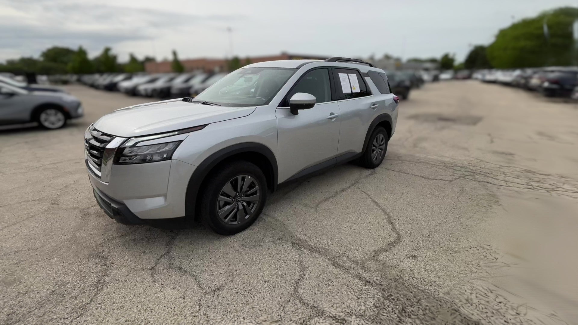 2025 Nissan Pathfinder vehicle photo