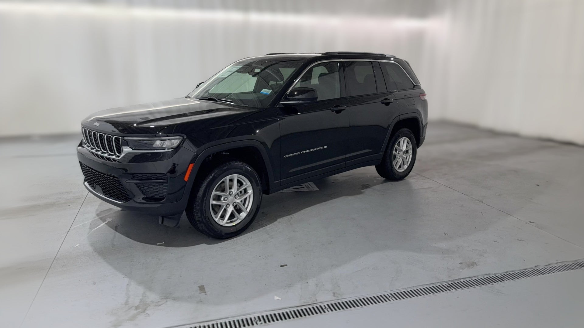 2026 Jeep Grand Cherokee vehicle photo