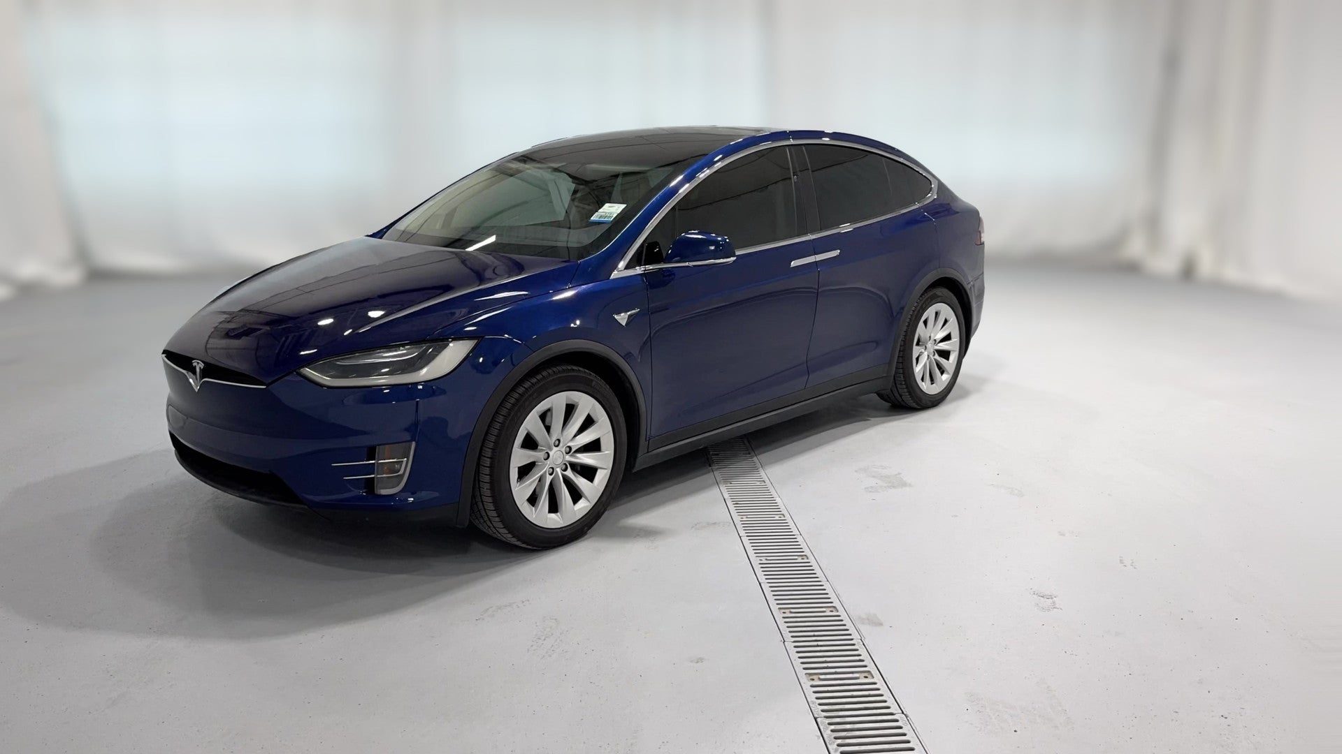 2018 Tesla Model X vehicle photo